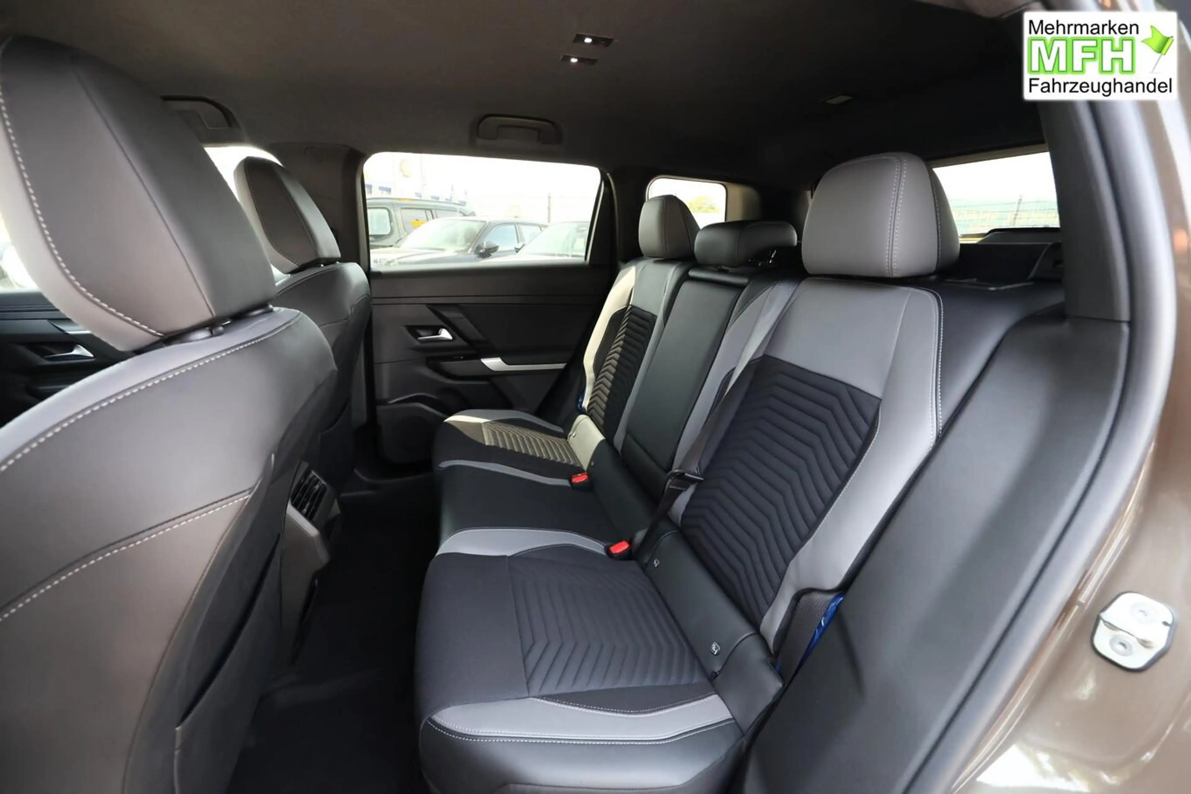 Jeep Compass First Edition 74kWh Nav Matrix eHk 360°K 157 kW... — photo 9