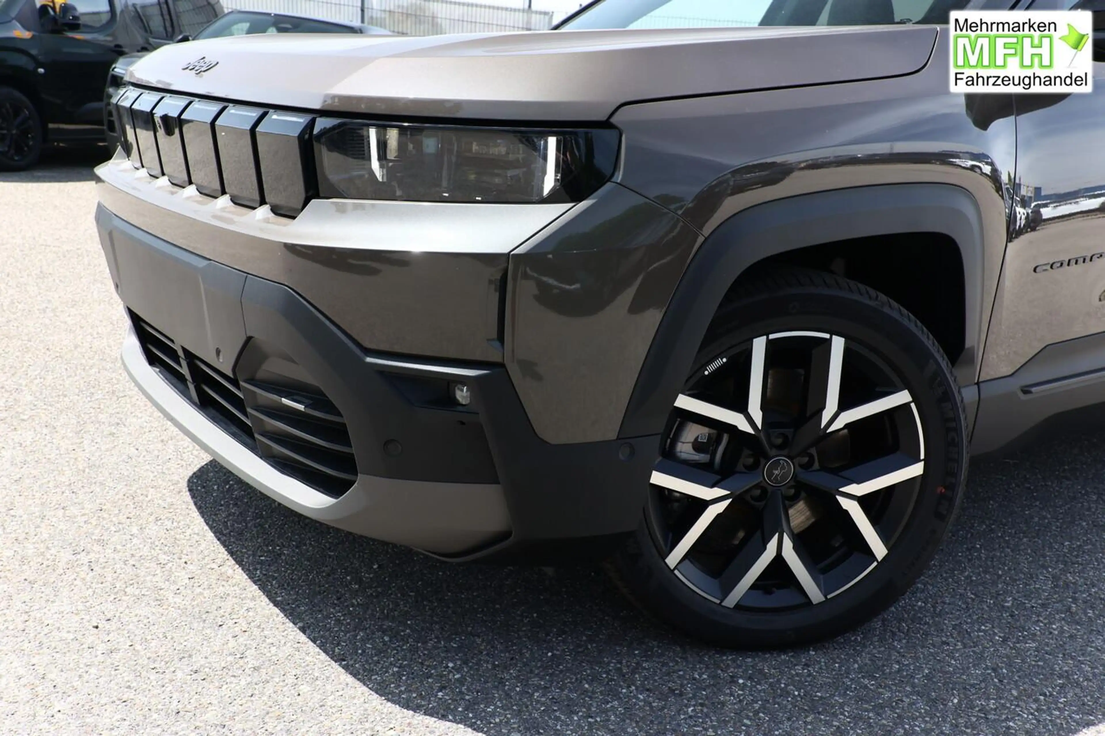 Jeep Compass First Edition 74kWh Nav Matrix eHk 360°K 157 kW... — photo 4