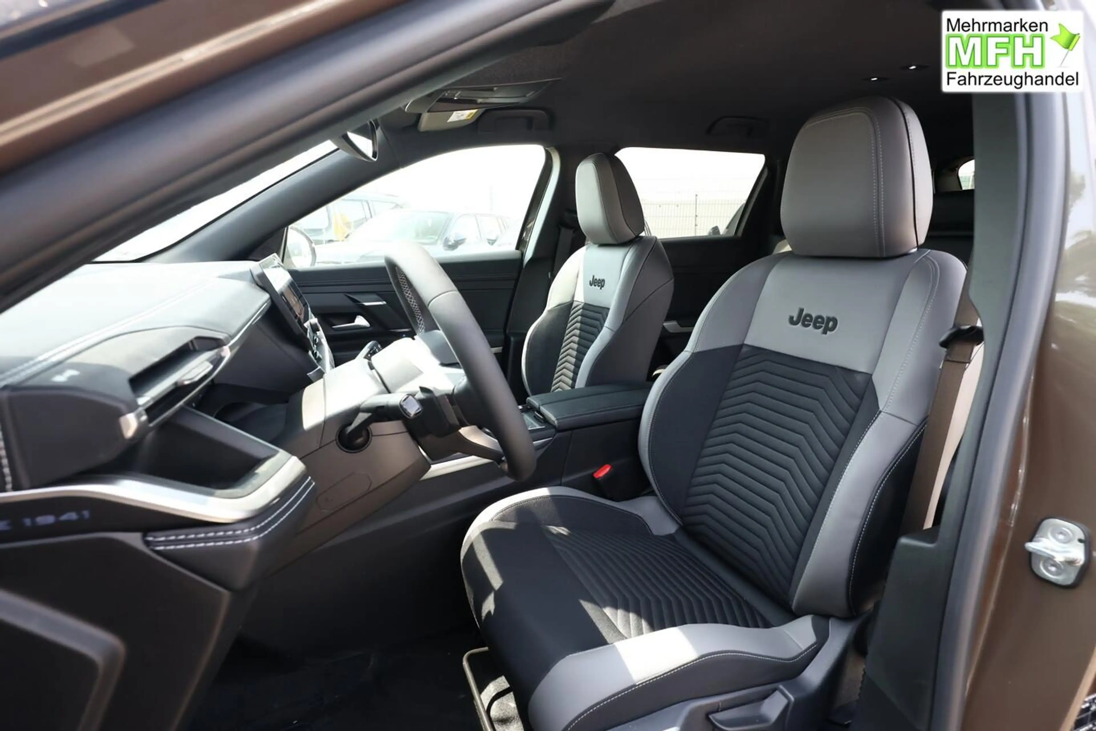 Jeep Compass First Edition 74kWh Nav Matrix eHk 360°K 157 kW... — photo 5