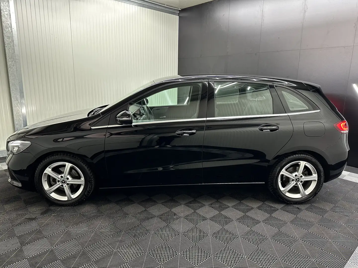 Mercedes-Benz B 180 Schwarz - 2