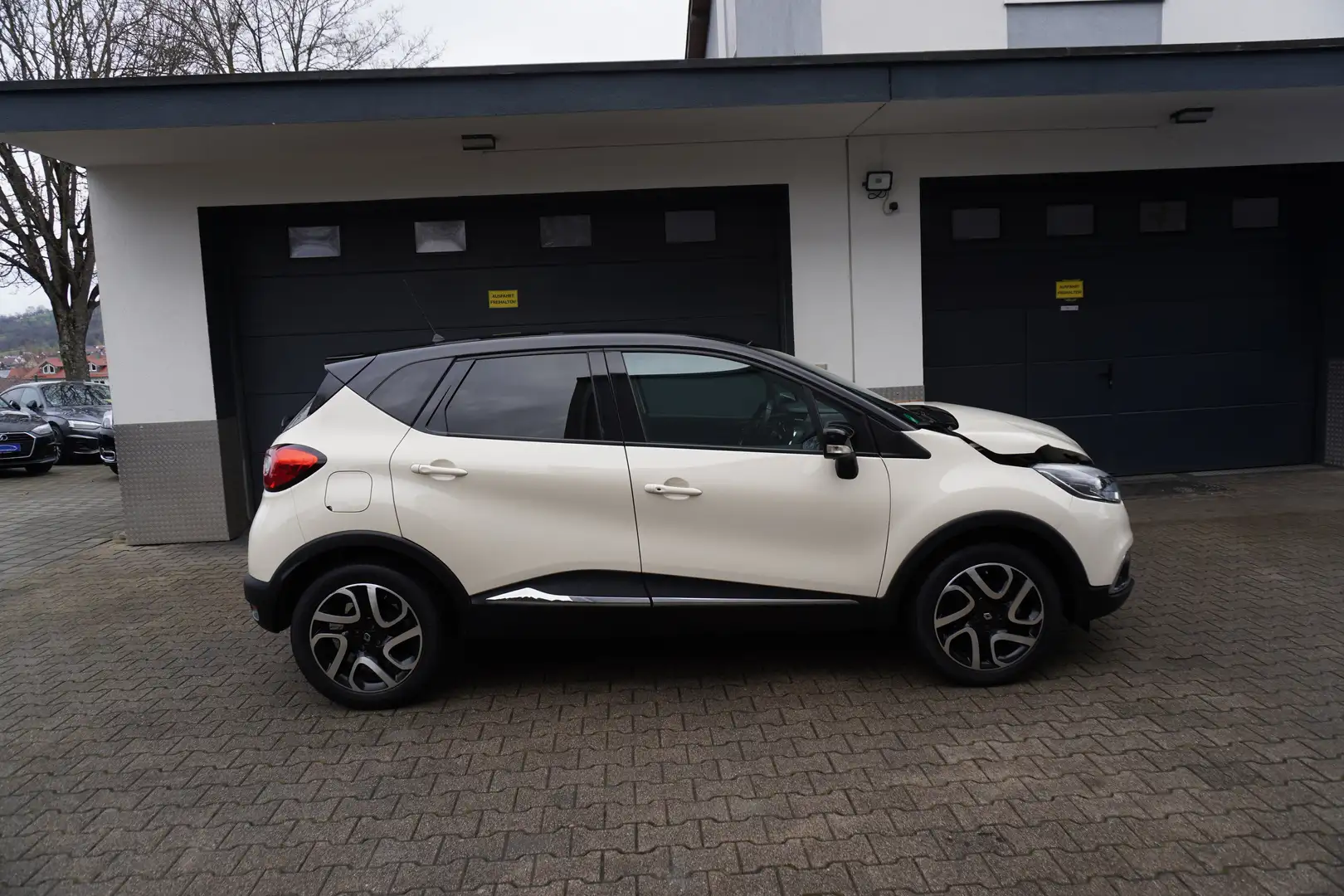 Renault Captur 1.2 TCe Intens EDC NAVI+AHK+KAMERA+TEMPOMA+SitzHzg Beige - 2