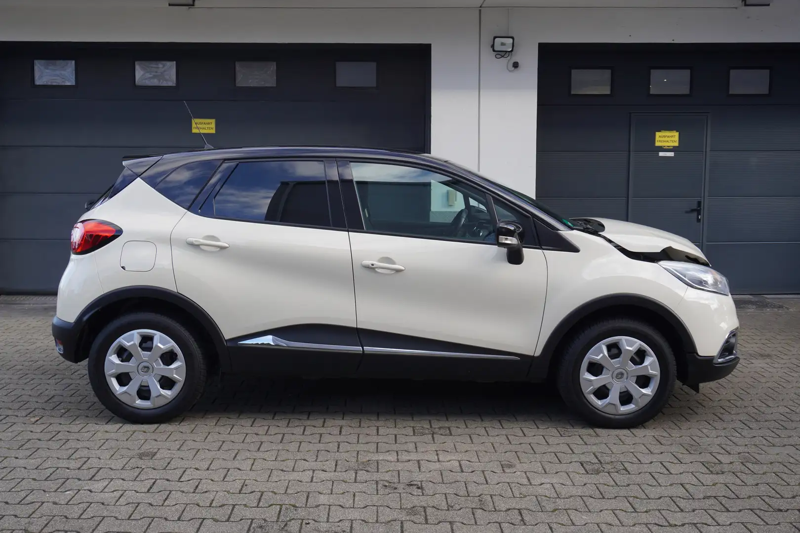 Renault Captur 1.2 TCe Intens EDC NAVI+AHK+KAMERA+TEMPOMA+SitzHzg Beige - 2