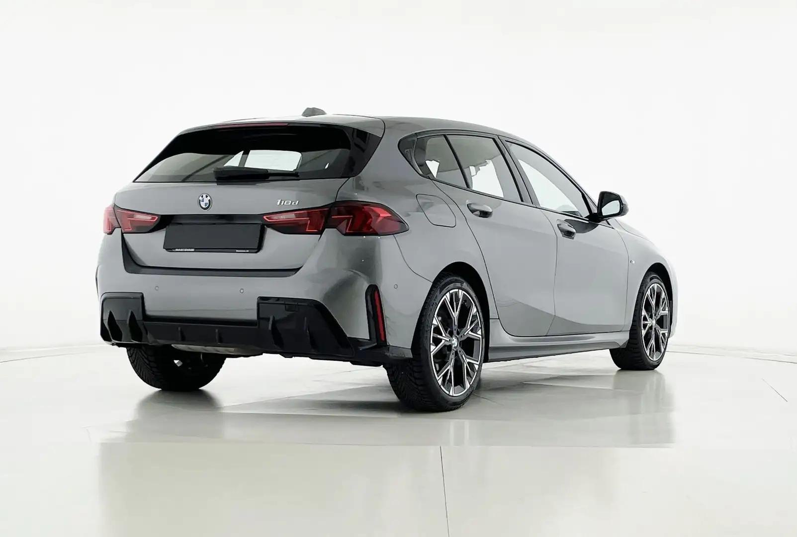 BMW 118 118d MSport automatico Gris - 2