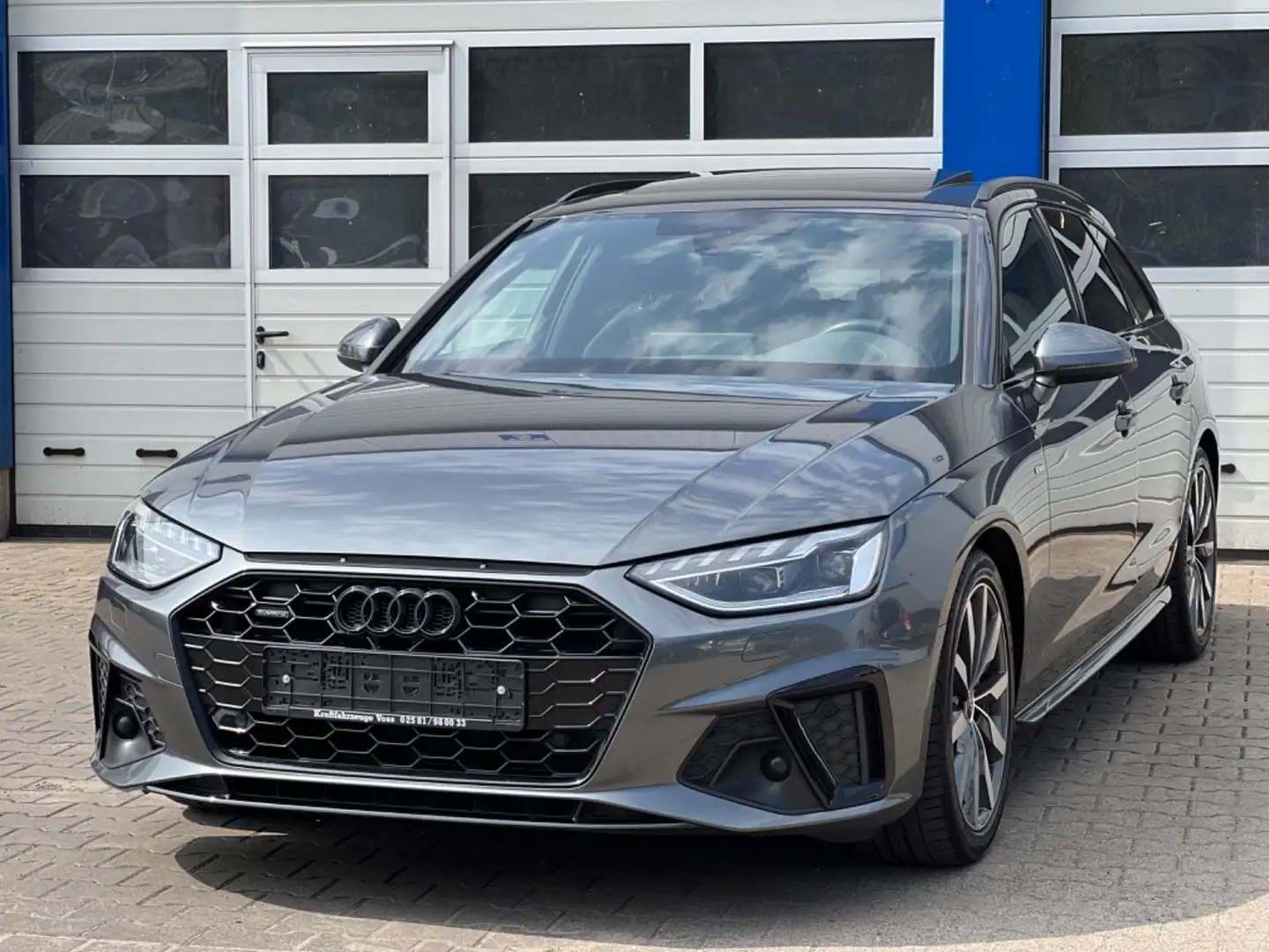 Audi A4 Avant 40 TDI quattro "S-LINE/PANO/AHK/MATRIX" Grau - 2
