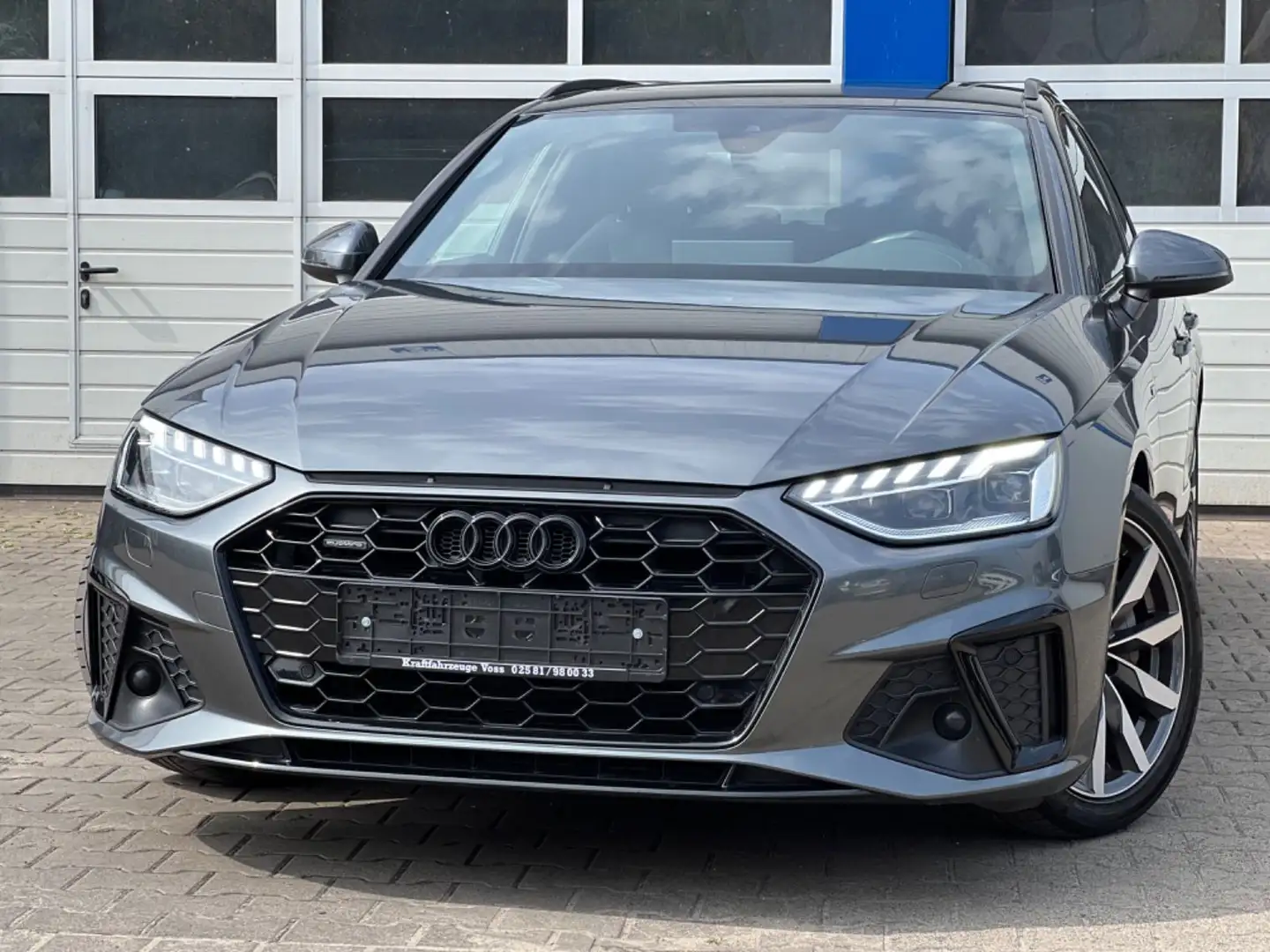 Audi A4 Avant 40 TDI quattro "S-LINE/PANO/AHK/MATRIX" Grau - 1
