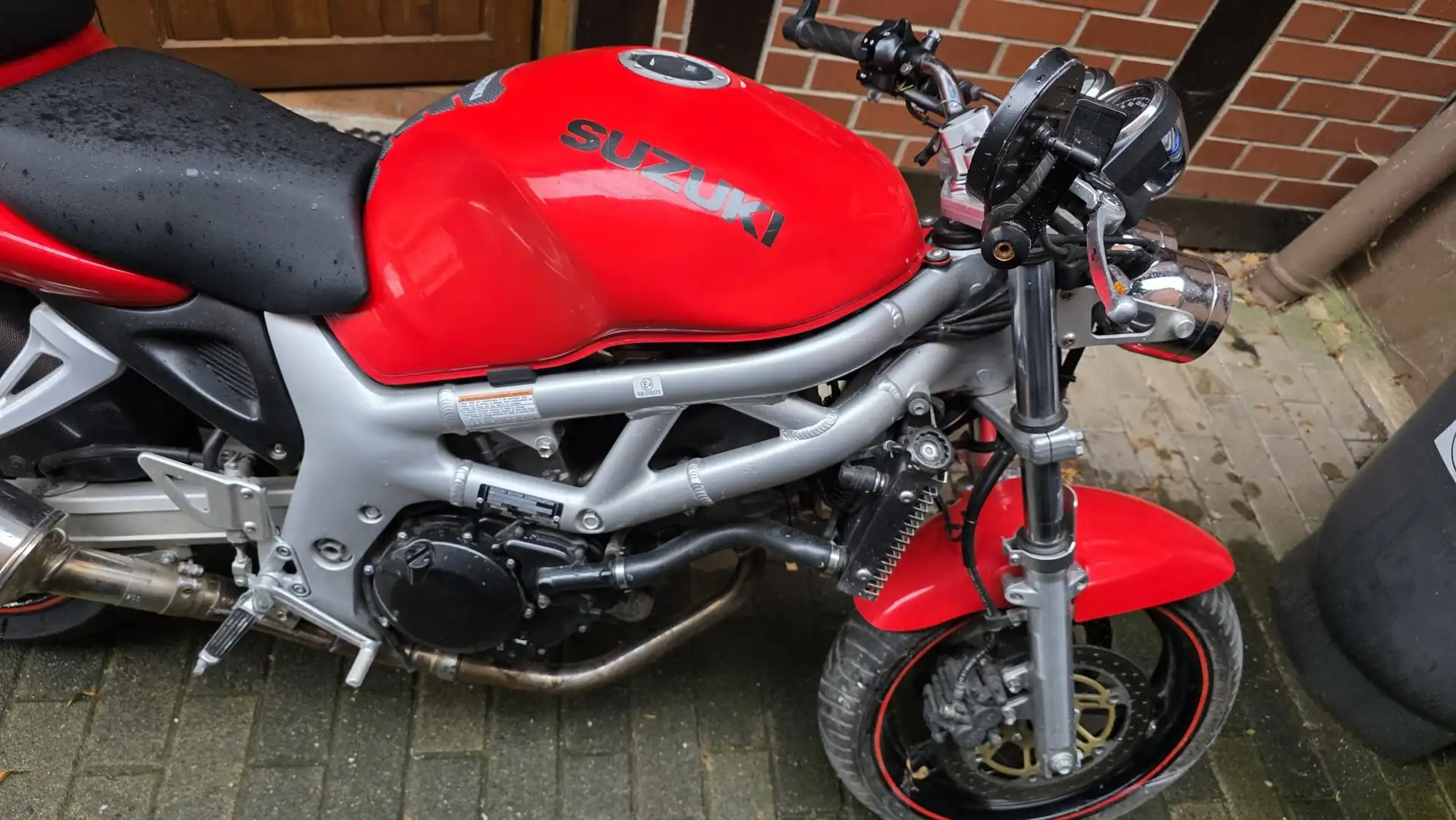 Suzuki SV 650 Rouge - 2