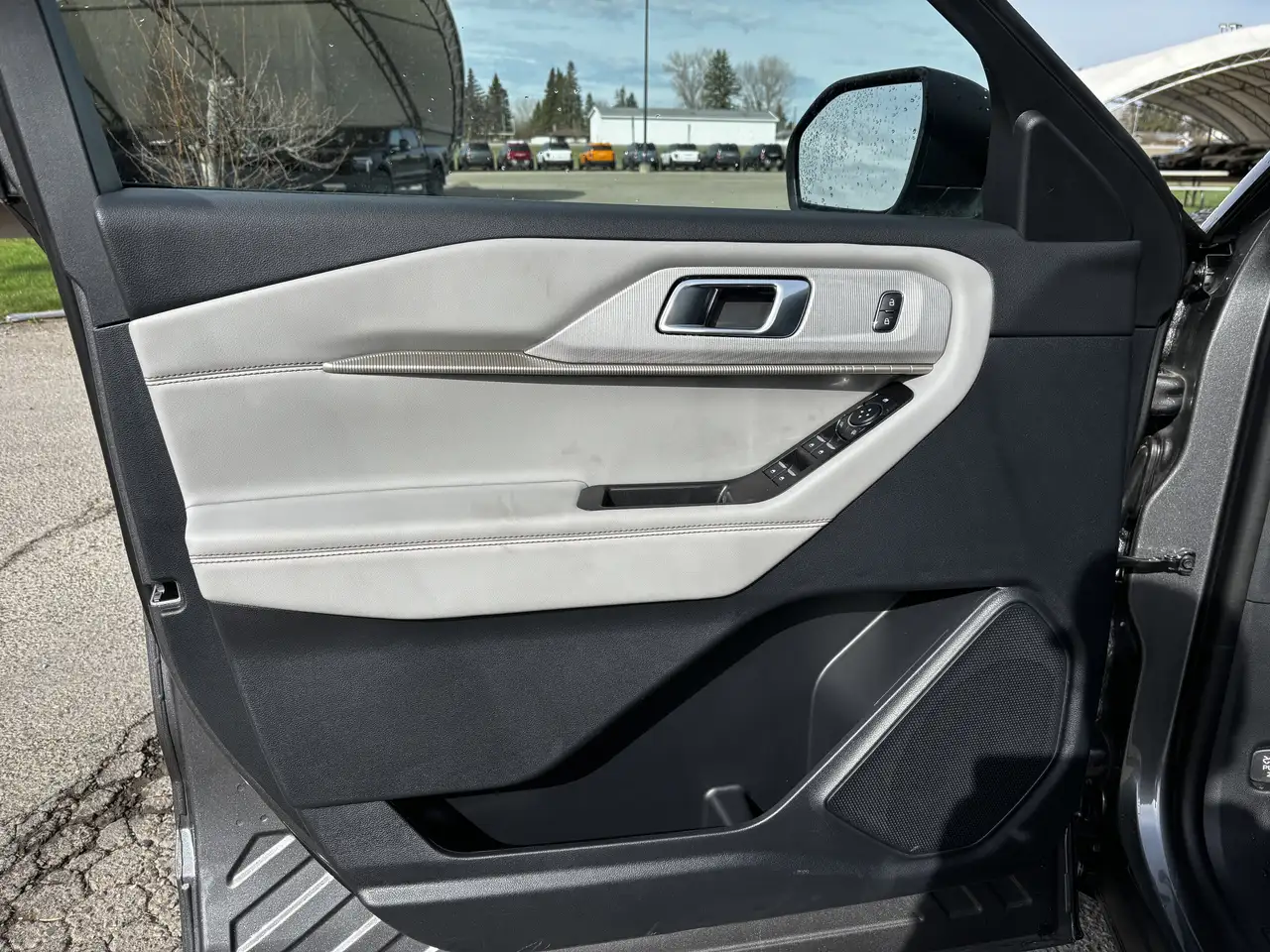 Ford Explorer photo Ford Explorer