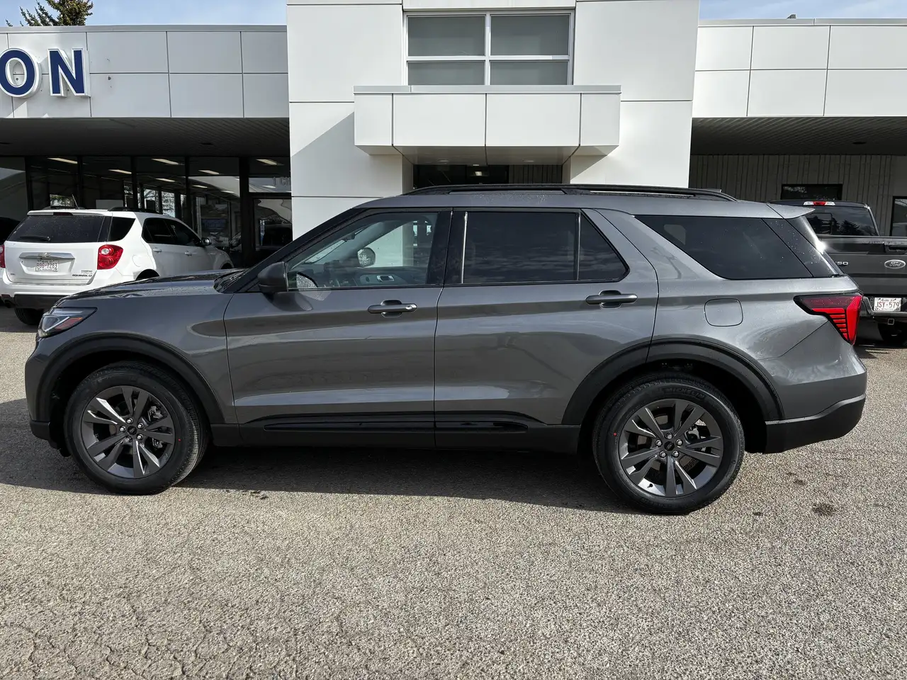Ford Explorer photo Ford Explorer