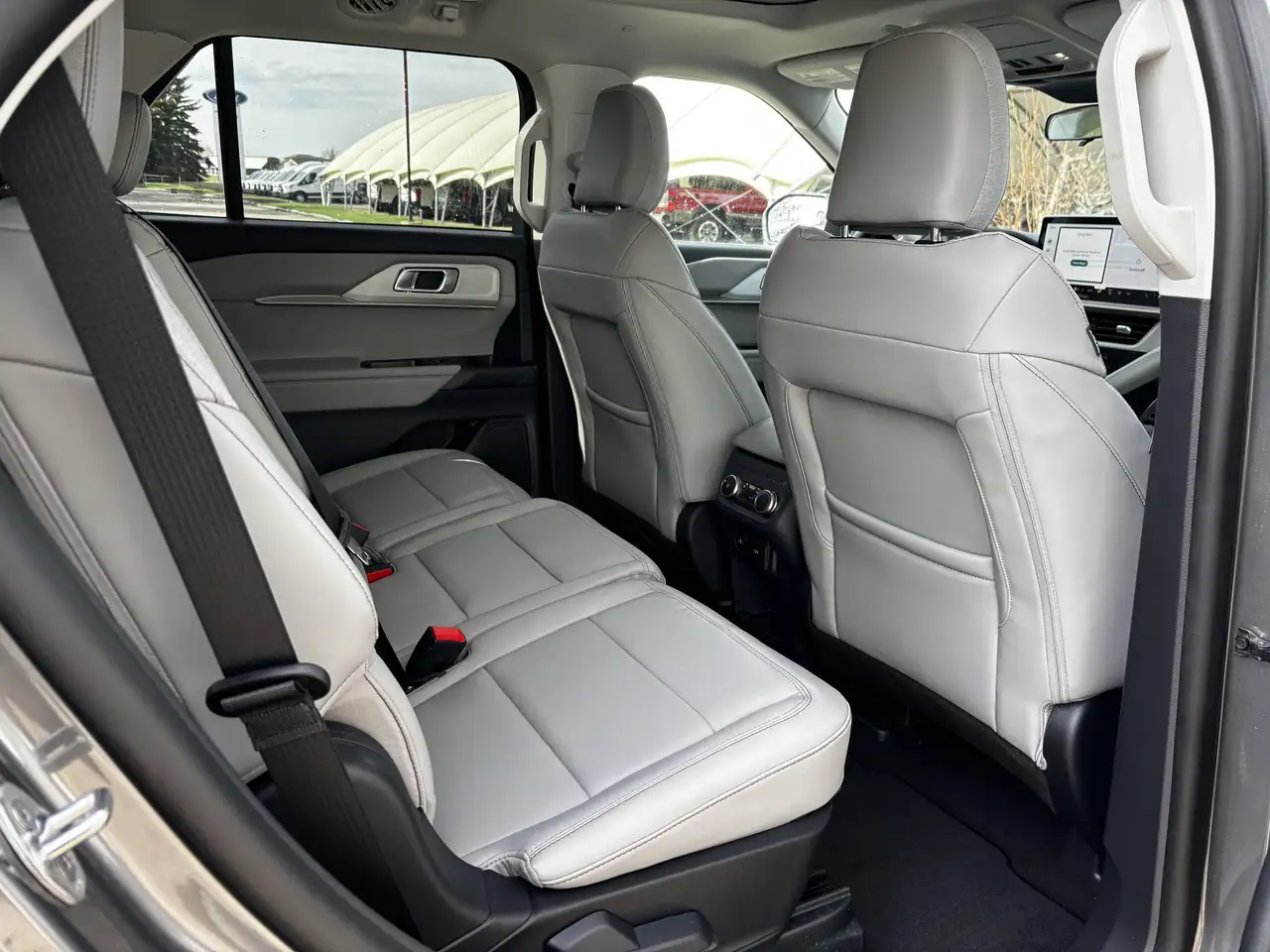 Ford Explorer photo Ford Explorer