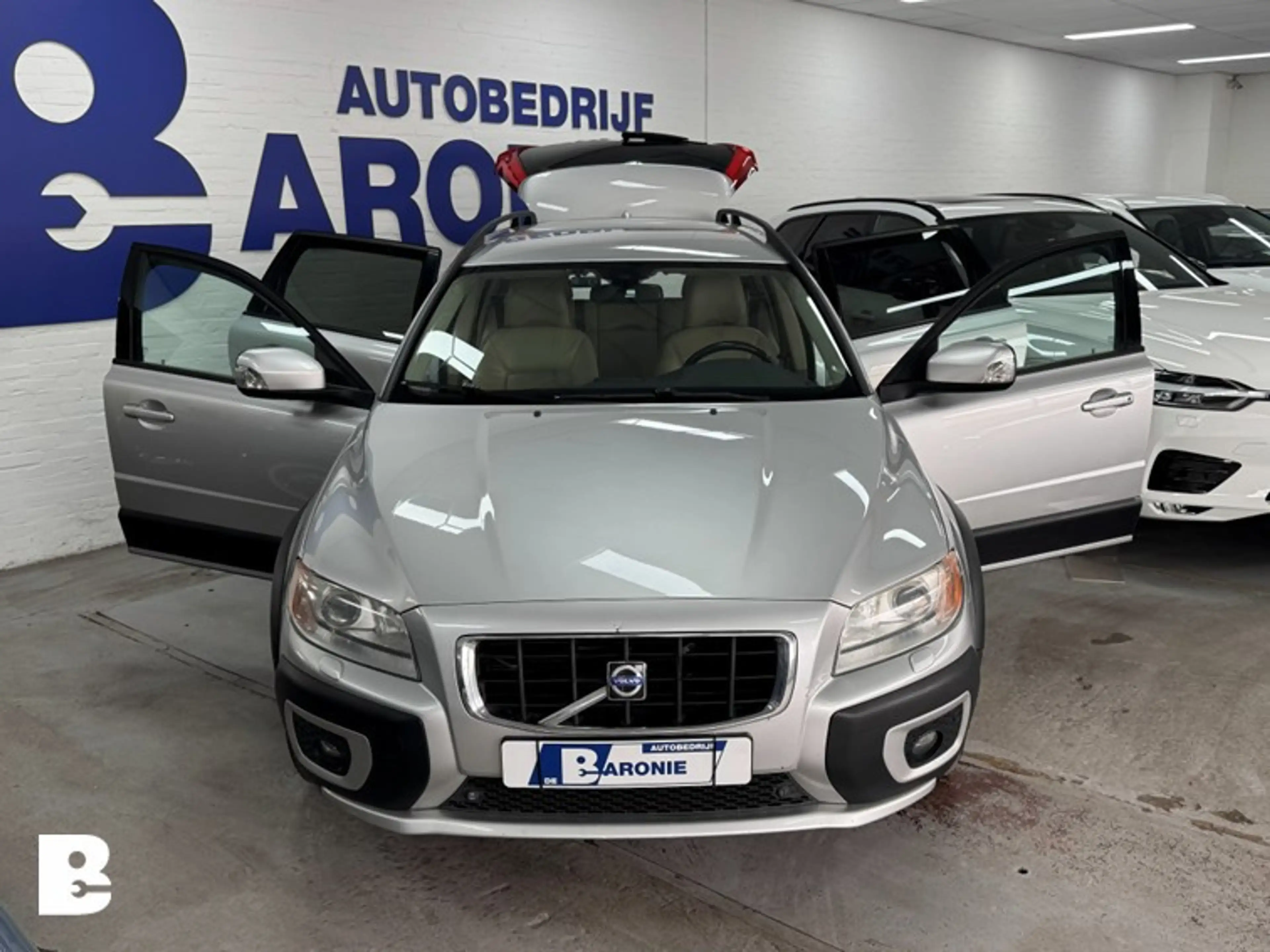 Volvo XC70 3.2 Kinetic — photo 12