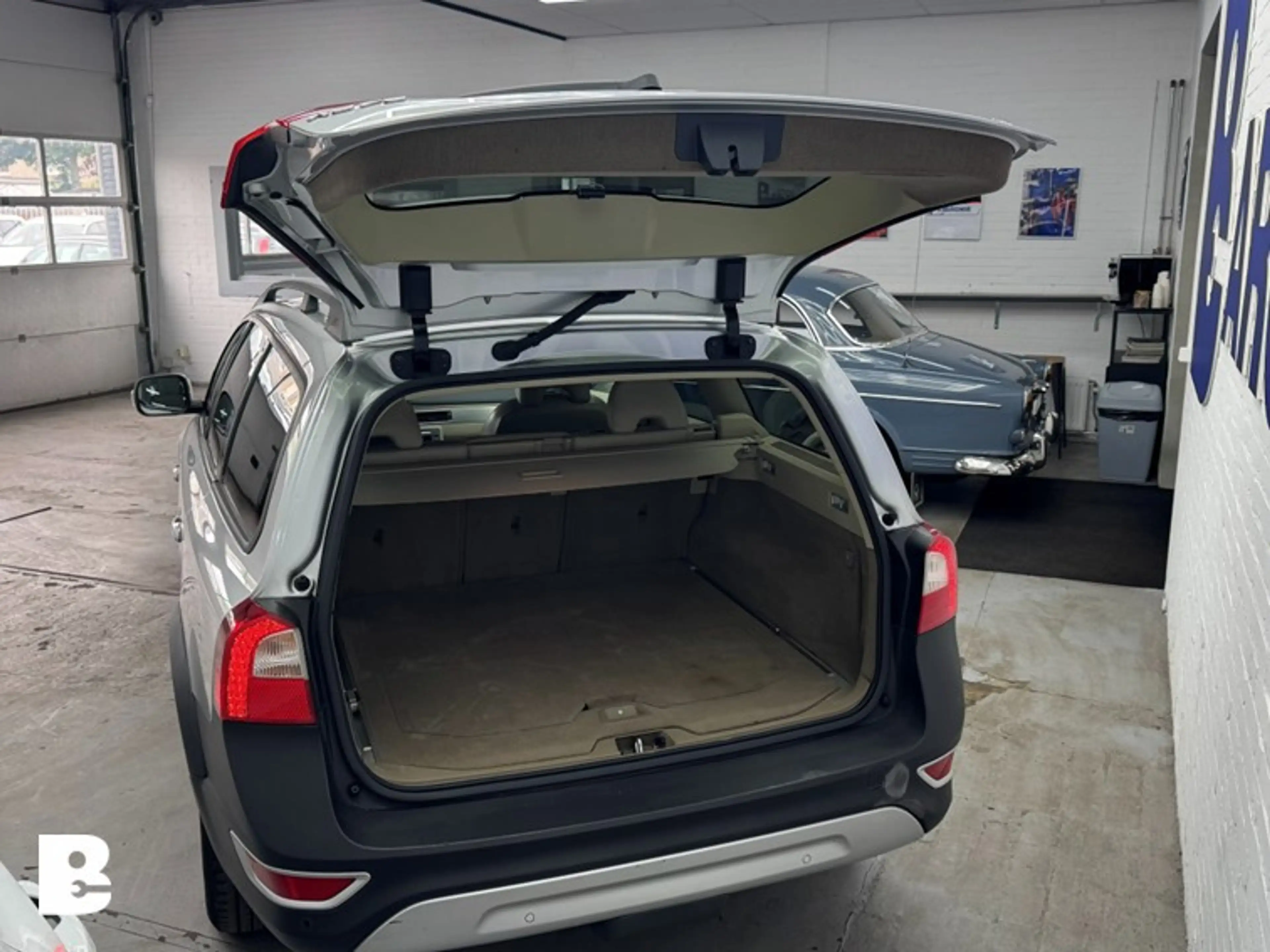 Volvo XC70 3.2 Kinetic — photo 13