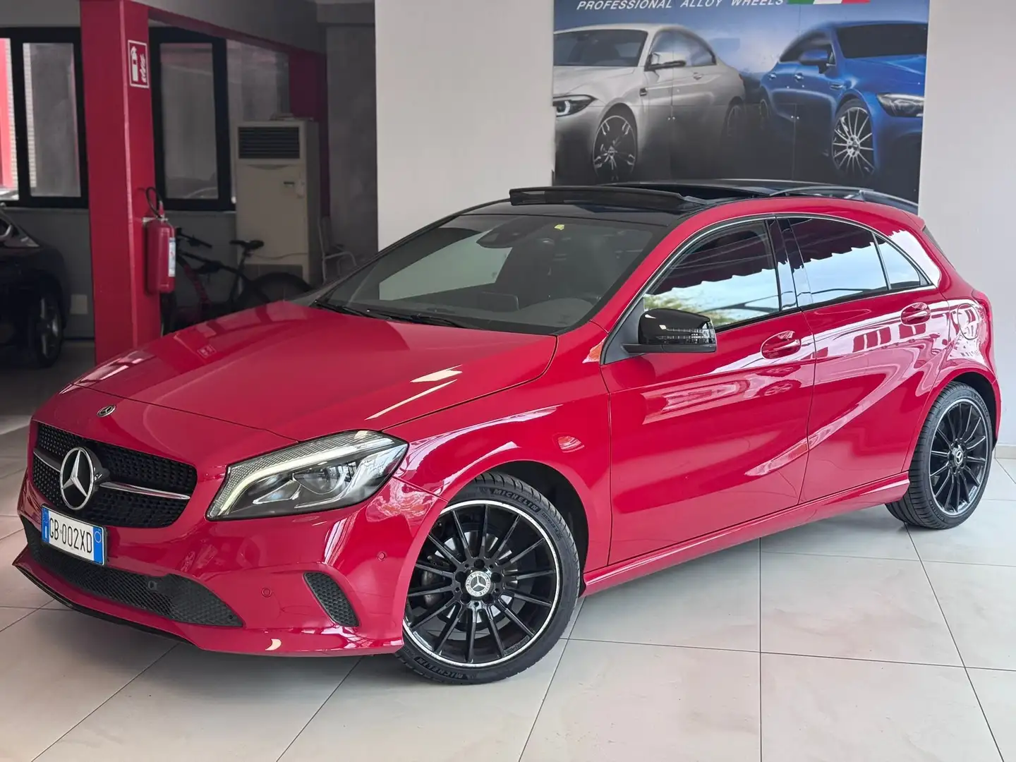 Mercedes-Benz A 180 Classe A - W176 d Premium auto my17 Rouge - 1