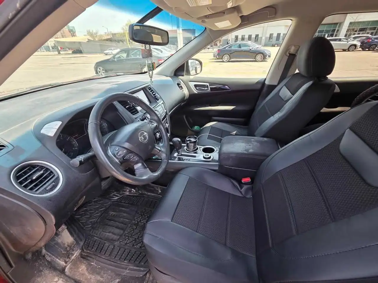 Nissan Pathfinder photo Nissan Pathfinder