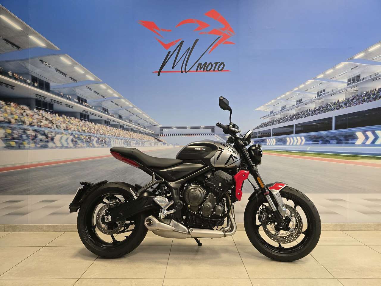 Triumph Trident 660 "Matte Jet Black" - 03/2022 - Km 6300