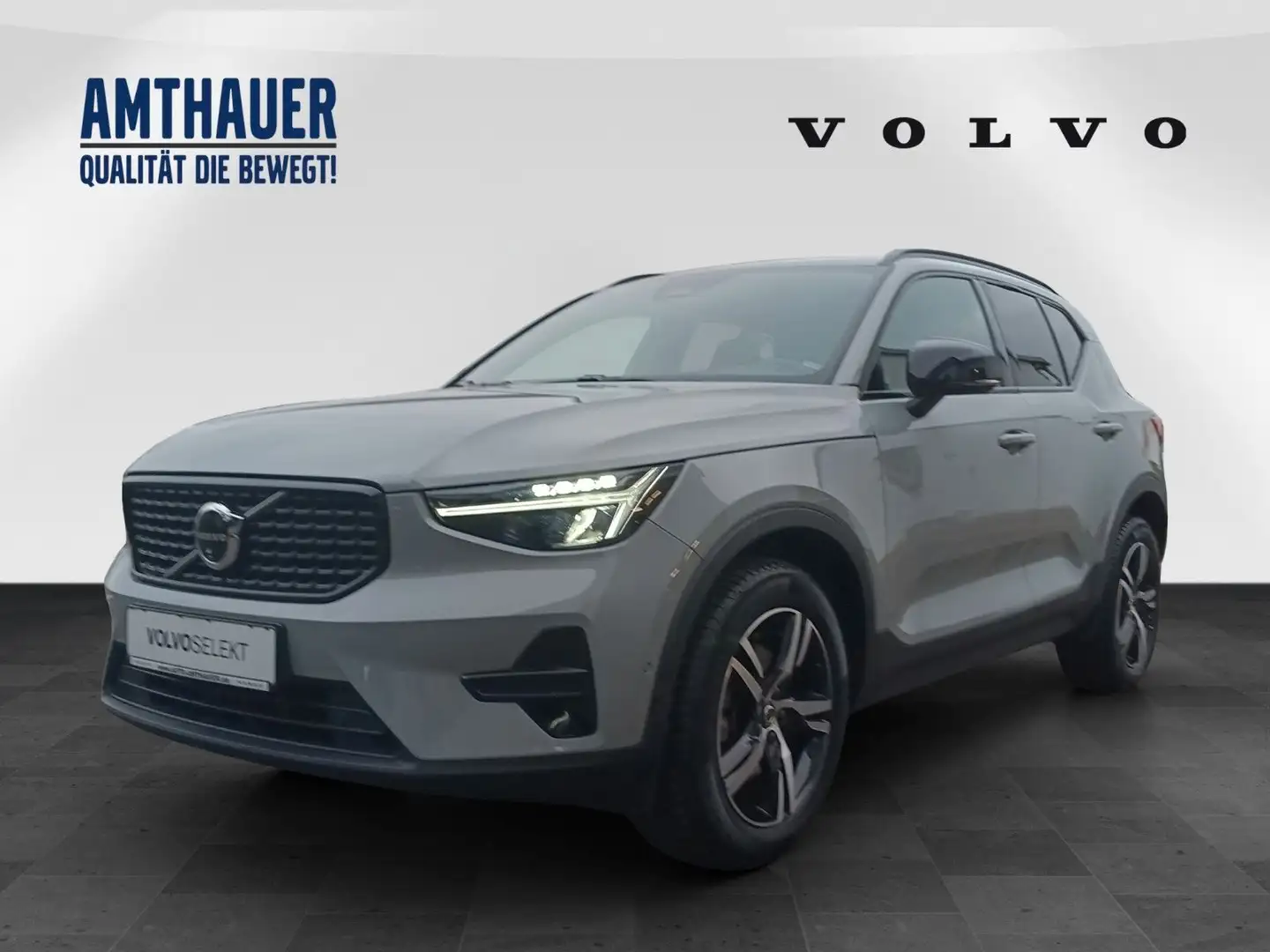 Volvo XC40 B3 2WD Plus Dark 360°/H&K/Frontsch. heizbar Grau - 1