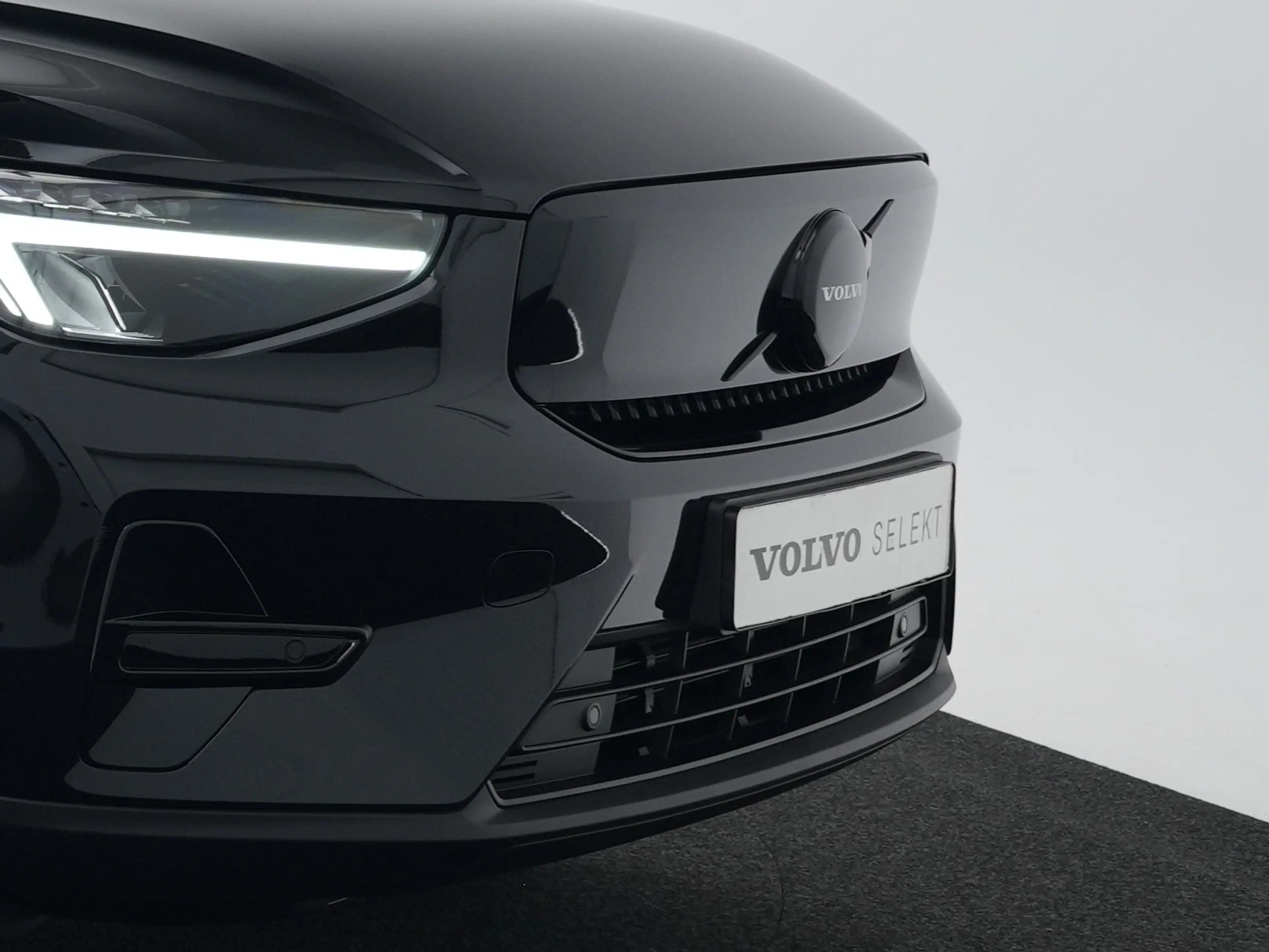 Volvo EX40 Single Extended Plus Black Edition Europa 82 kWh | — photo 35