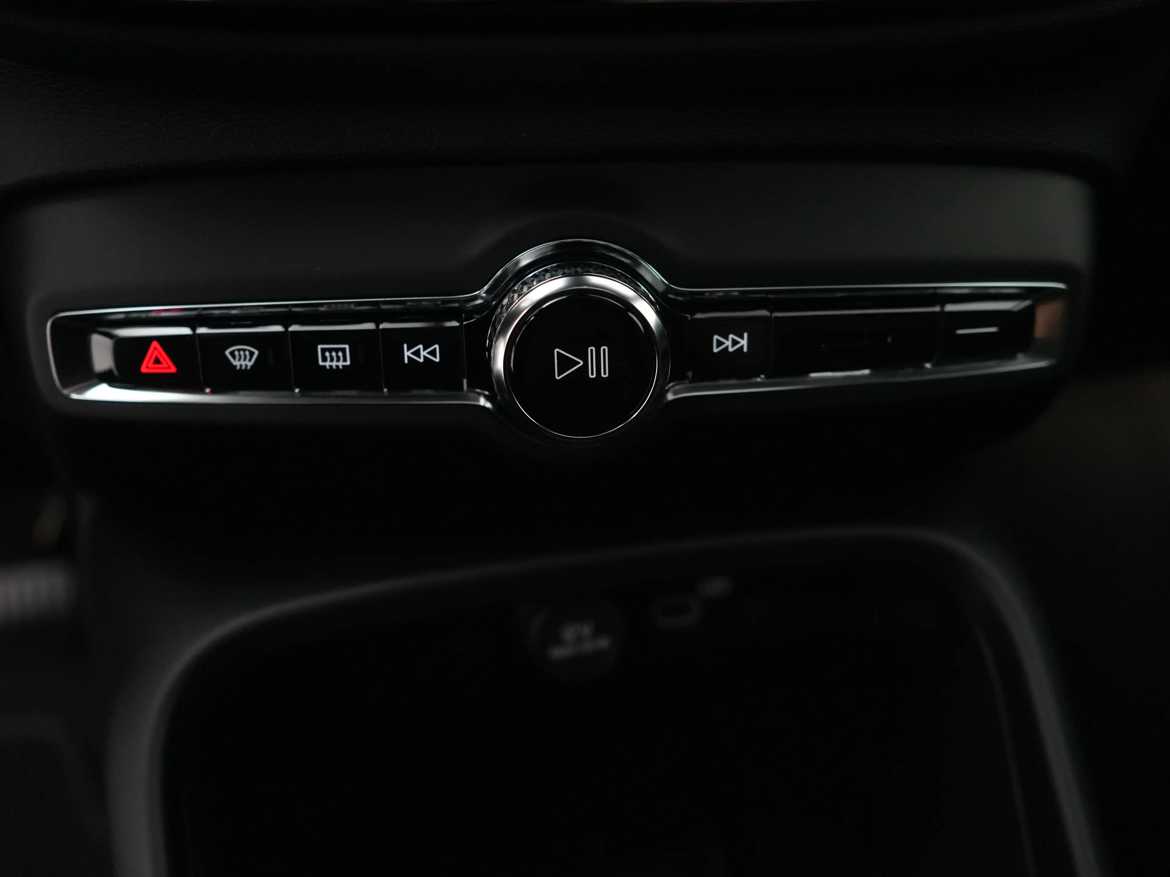 Volvo EX40 Single Extended Plus Black Edition Europa 82 kWh | — photo 49