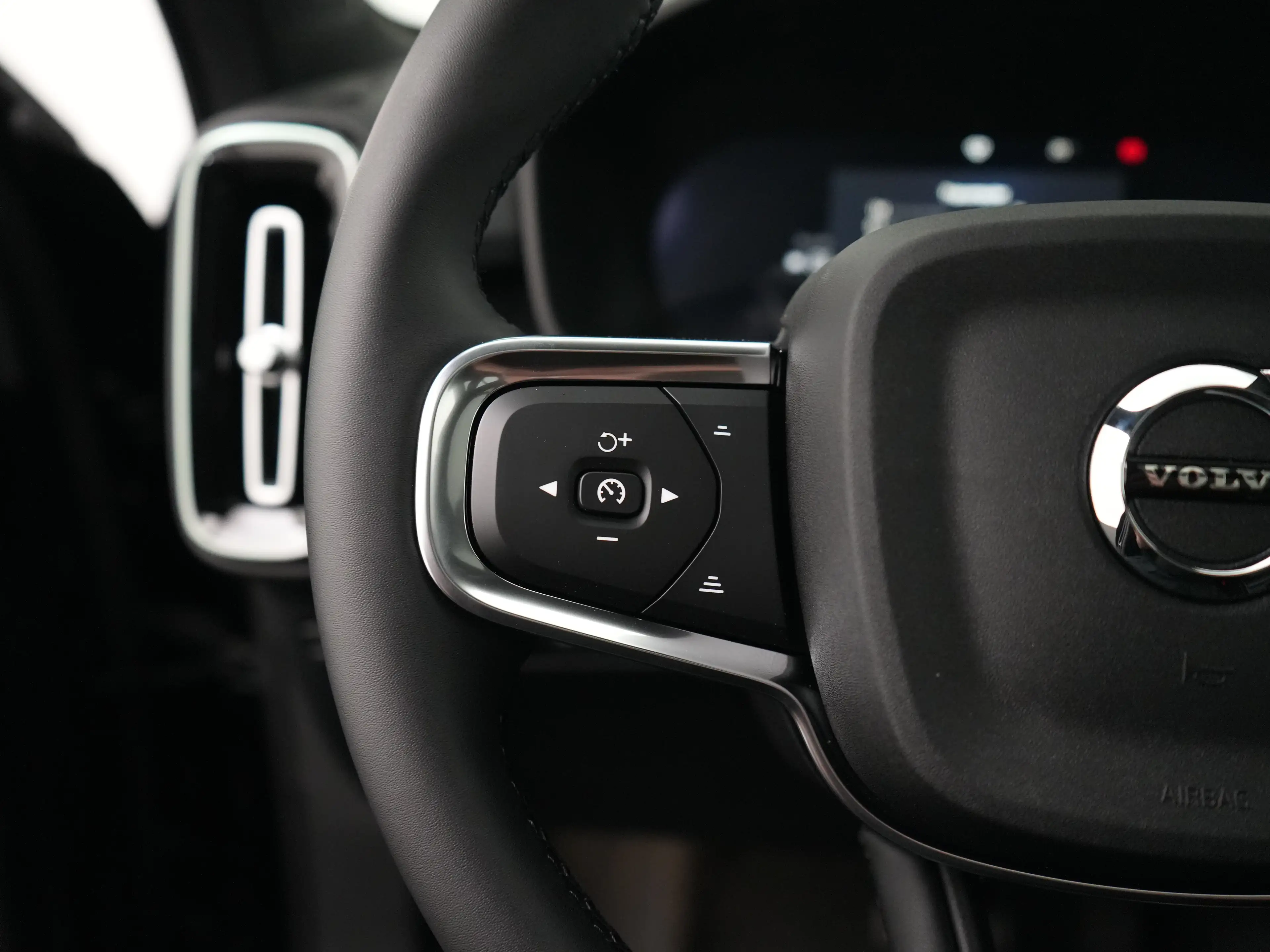 Volvo EX40 Single Extended Plus Black Edition Europa 82 kWh | — photo 33