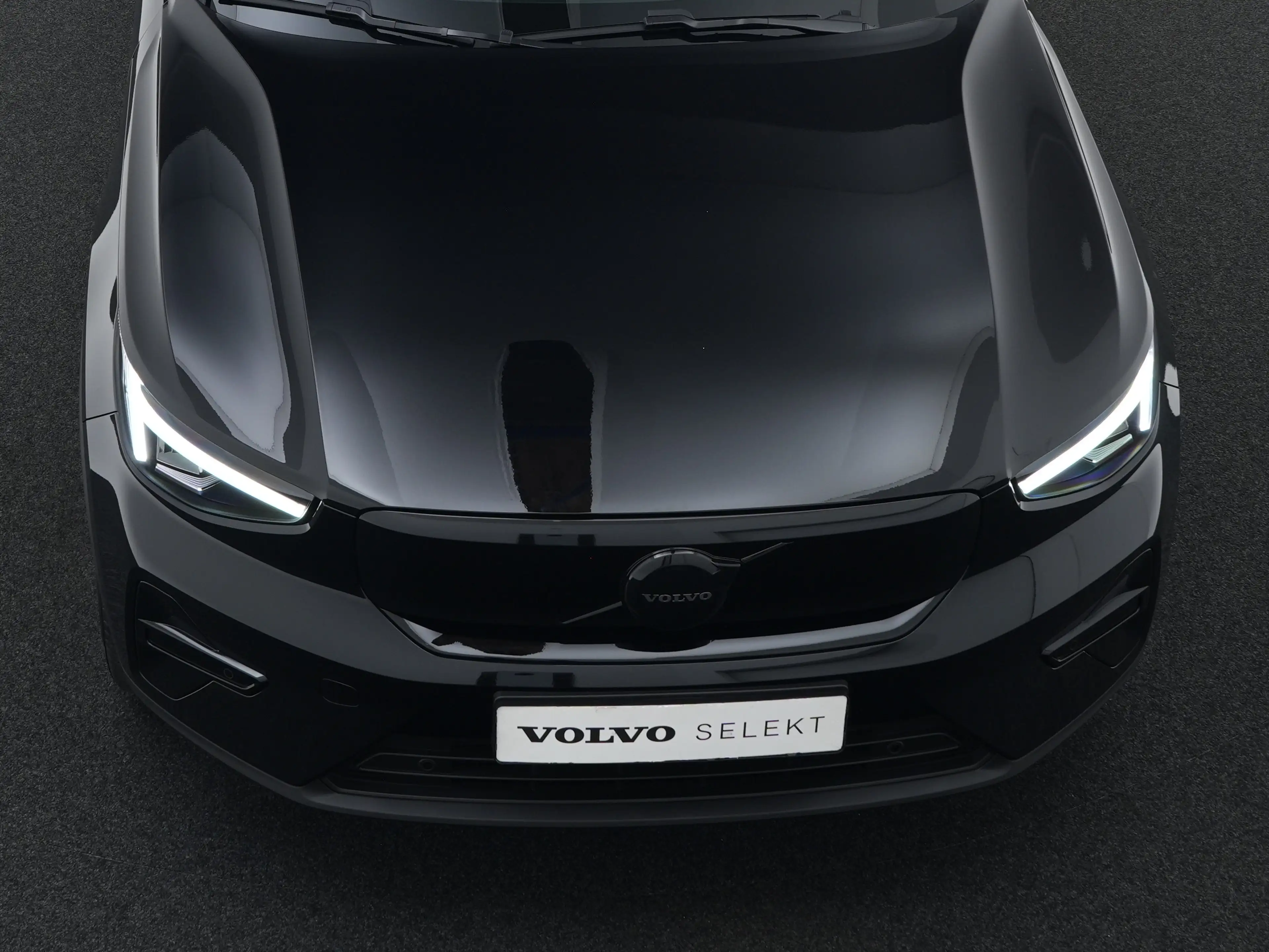 Volvo EX40 Single Extended Plus Black Edition Europa 82 kWh | — photo 46