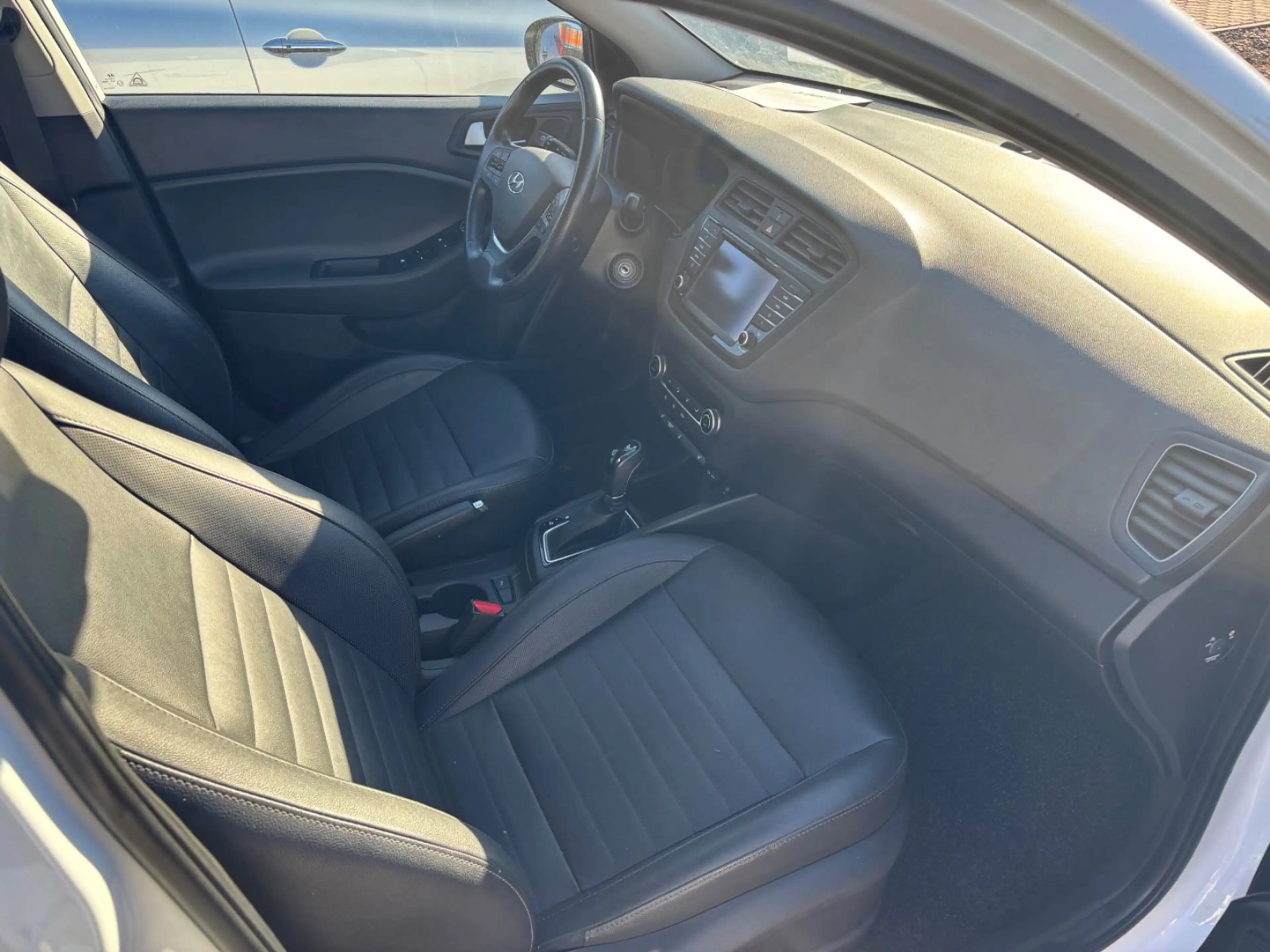 Hyundai i20 YES**AUTOMATIK** — photo 4