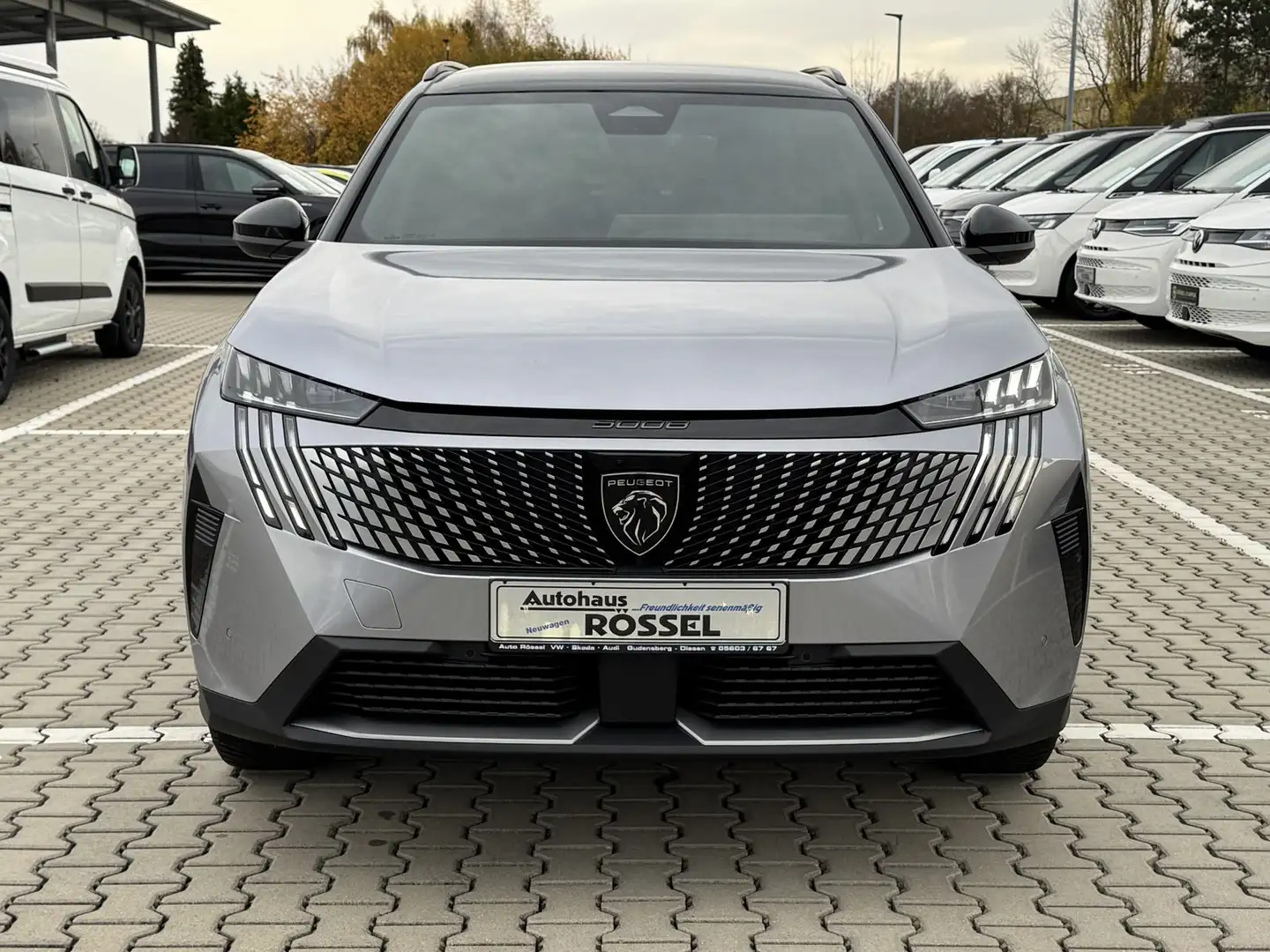 Peugeot 5008 GT 145 eDSC6 7-Sitzer 360° SHZ LHZ 19" Silber - 2