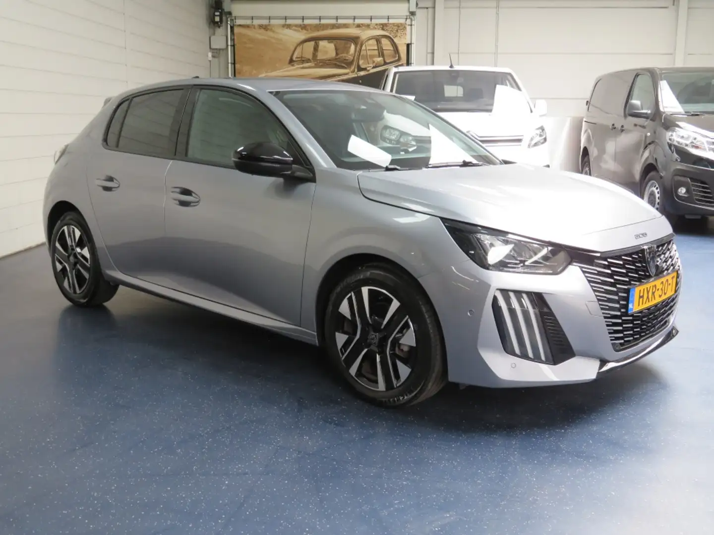 Peugeot 208 1.2 PT 100 Allure Grijs - 2