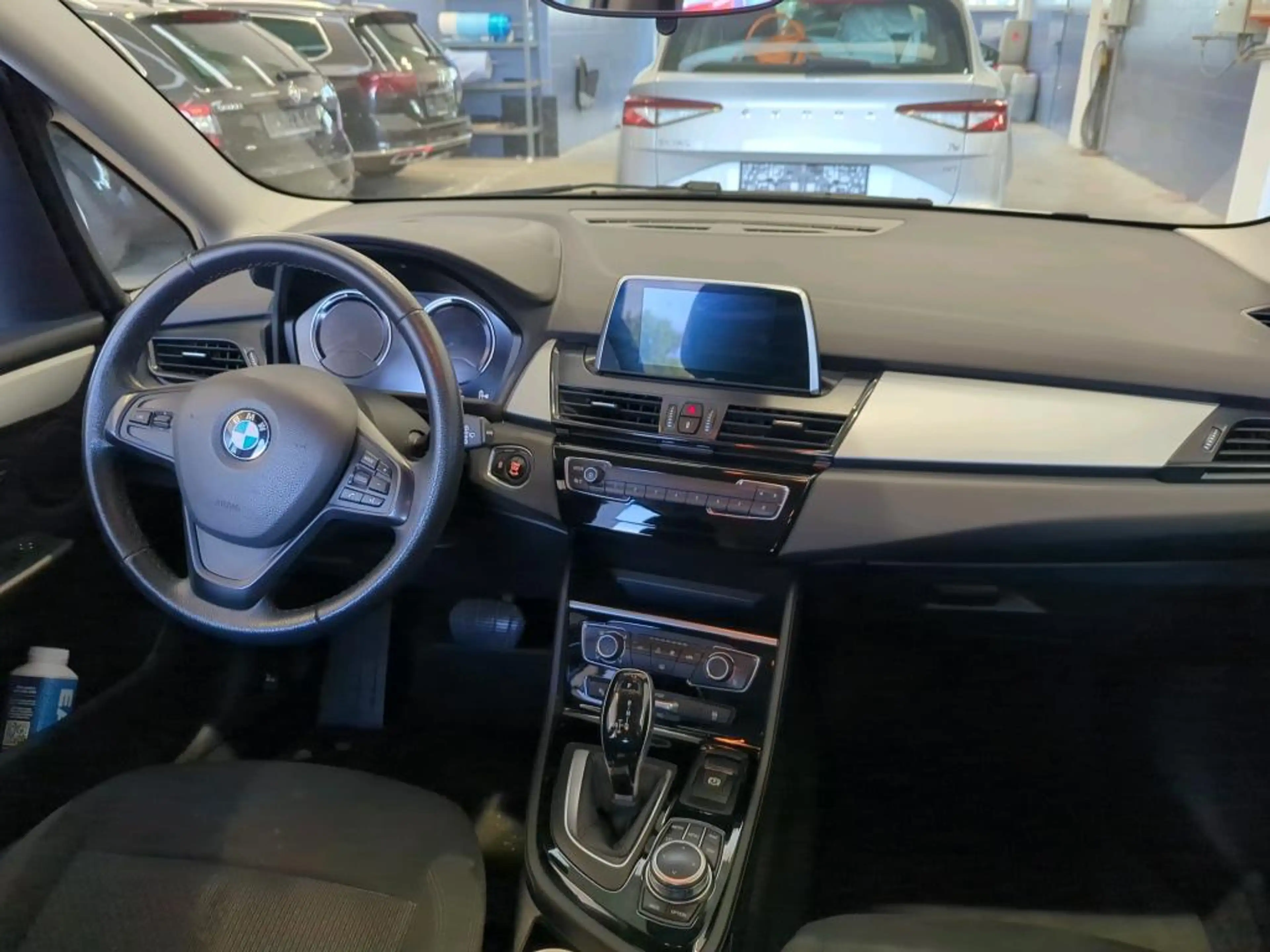 BMW 216 216 d Aut. * Navi, PDC, usw...* — photo 4