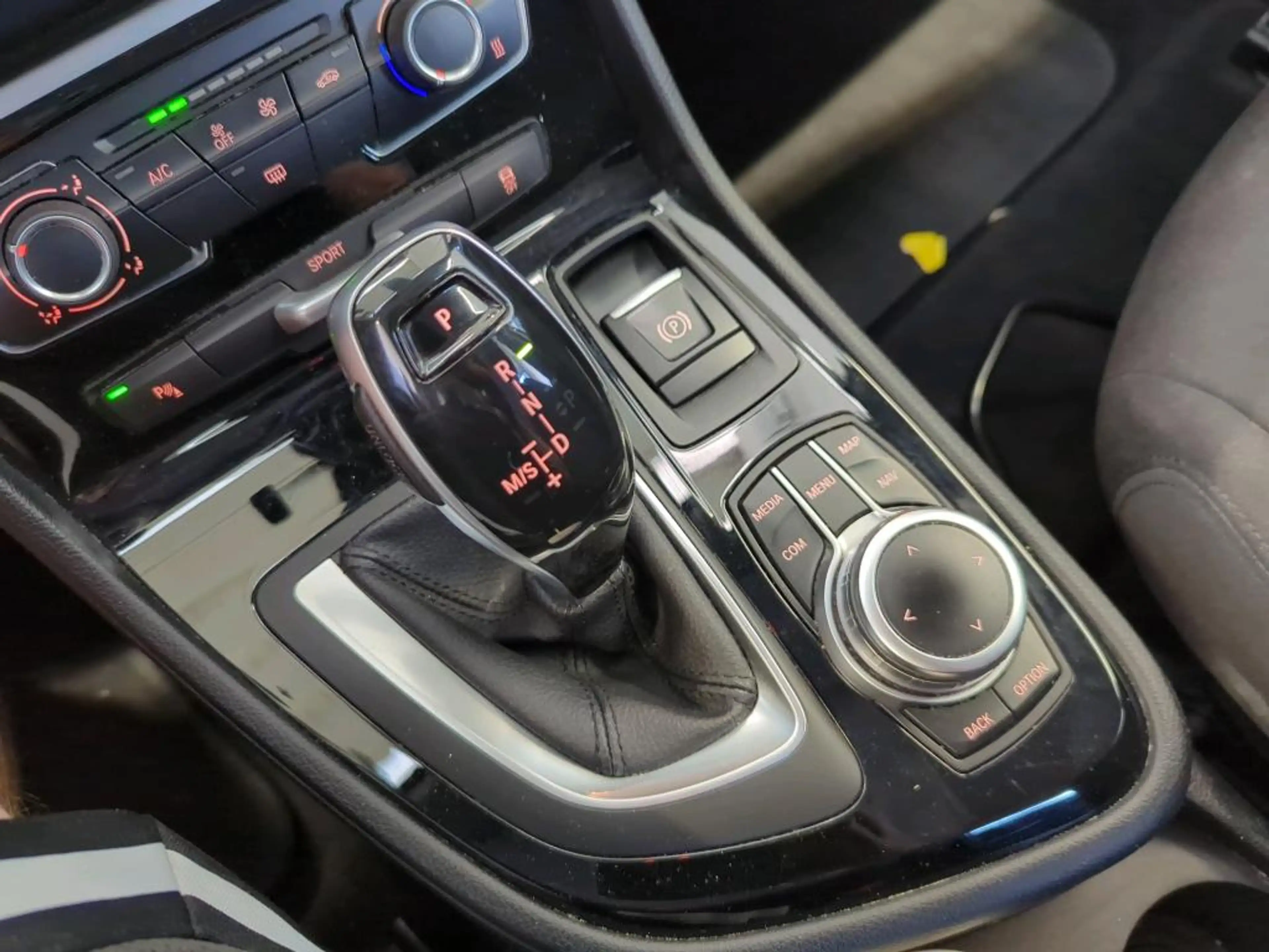 BMW 216 216 d Aut. * Navi, PDC, usw...* — photo 8