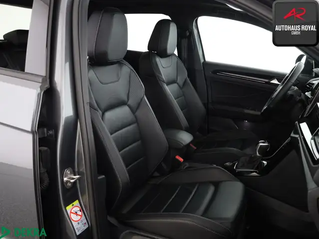 Volkswagen T-Roc view 10