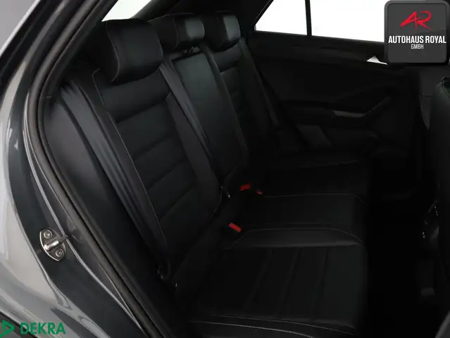 Volkswagen T-Roc view 12