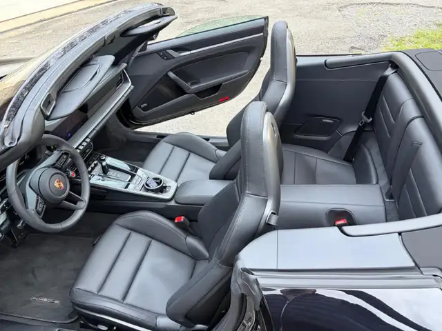 Porsche 911 view 5