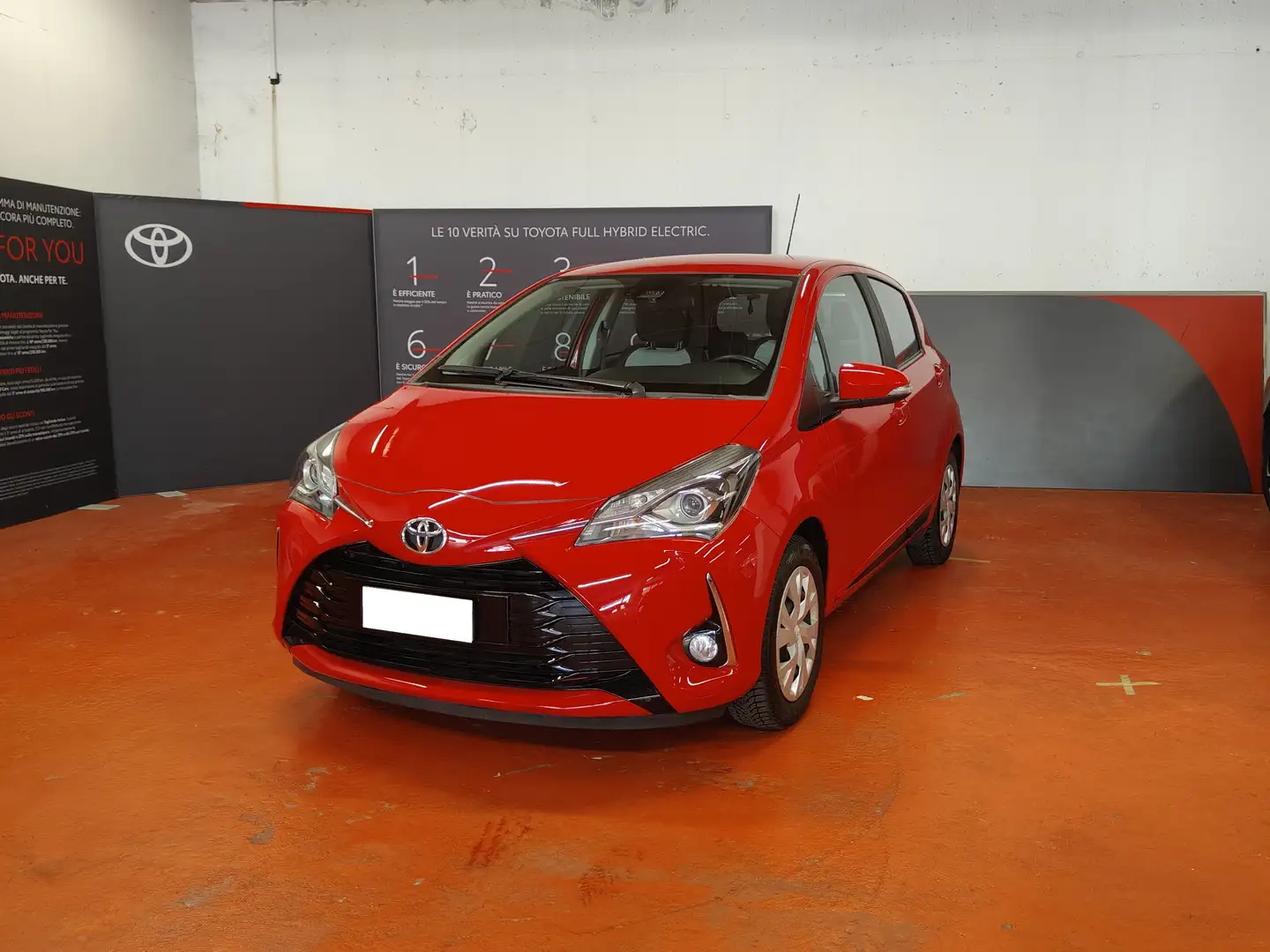 Toyota Yaris 5p 1.0 Active my18 Rosso - 1