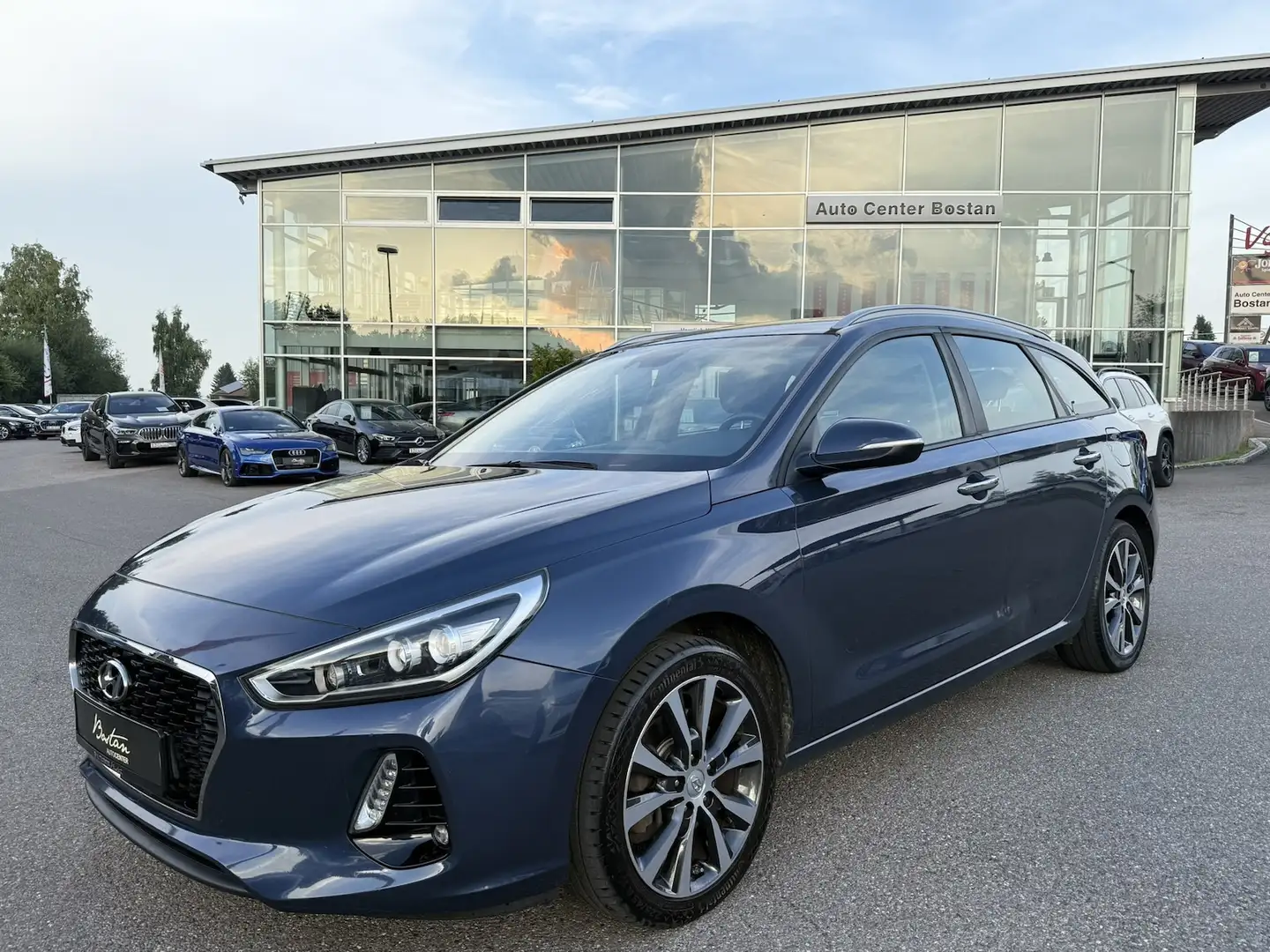 Hyundai i30 1.6 CRDI/AUTOMATIK/KAMERA/NAVI/PARKSENSOR Blau - 2