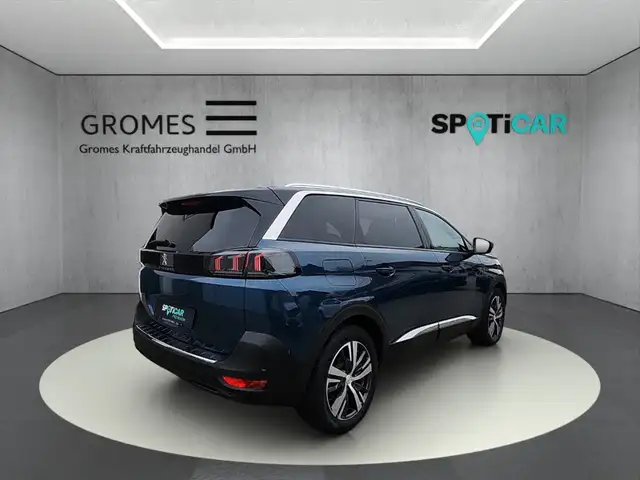 Peugeot 5008 view 3