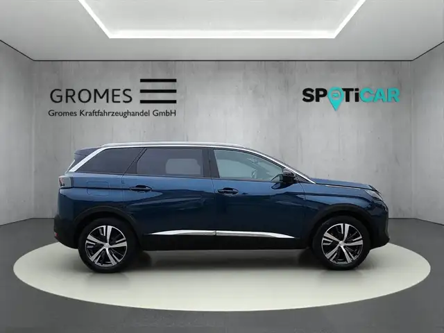 Peugeot 5008 view 2