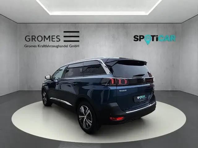 Peugeot 5008 view 5