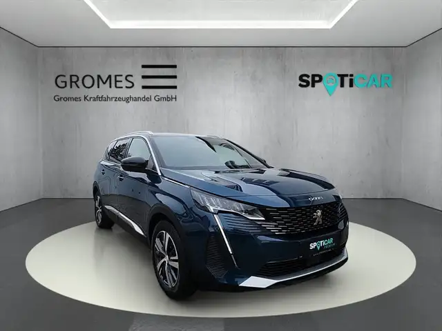 Peugeot 5008 main image
