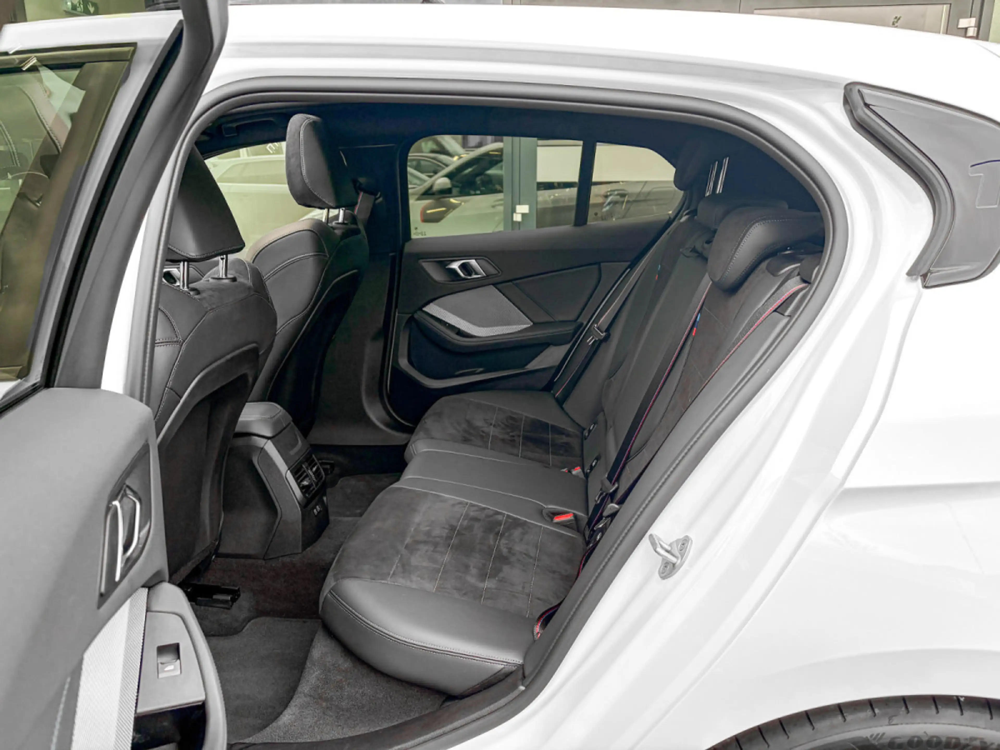 BMW 120 120 i Limousine 120 M Sport/Mild Hybride — photo 6