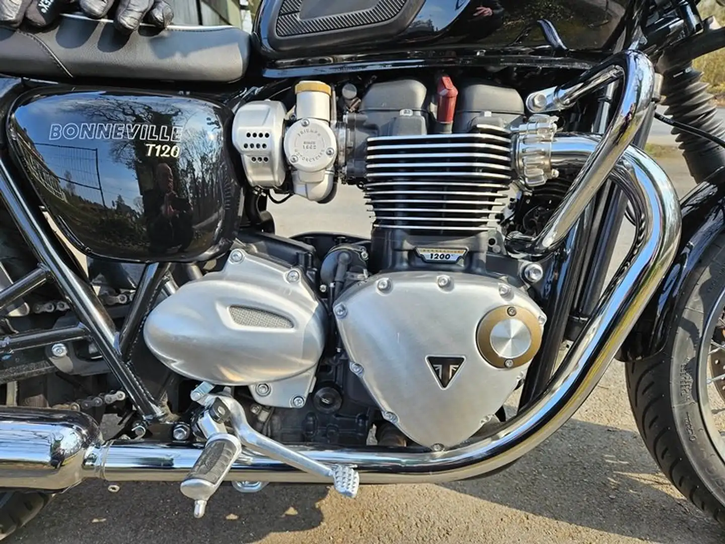 Triumph Bonneville T120 Noir - 2