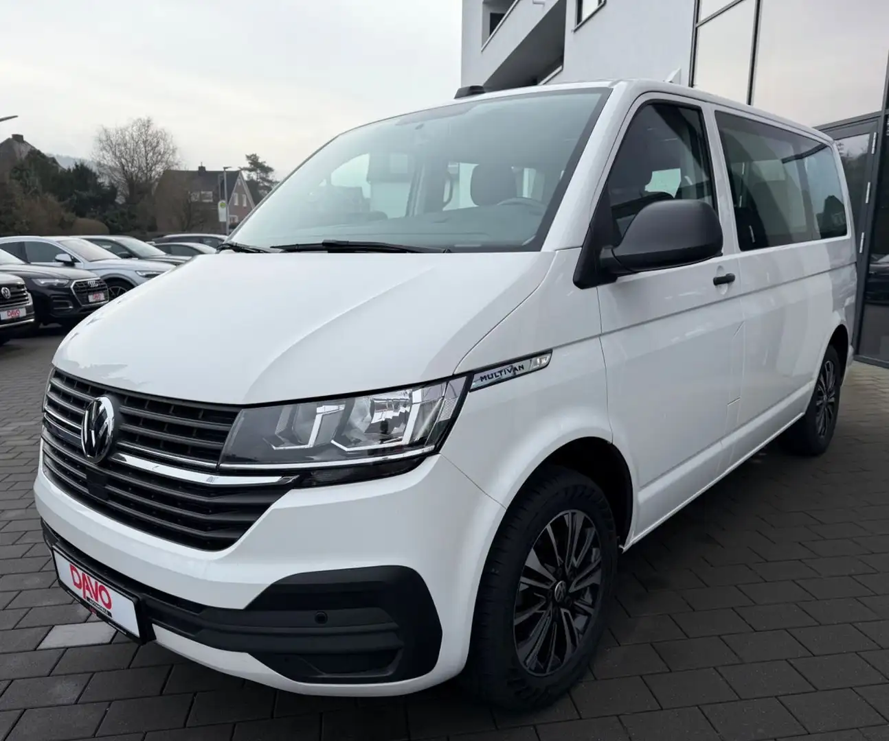 Volkswagen T6 Multivan T6.1 Multivan 2.0 TDI Family FWD 5-Sitzer/AHK/AC Weiß - 2