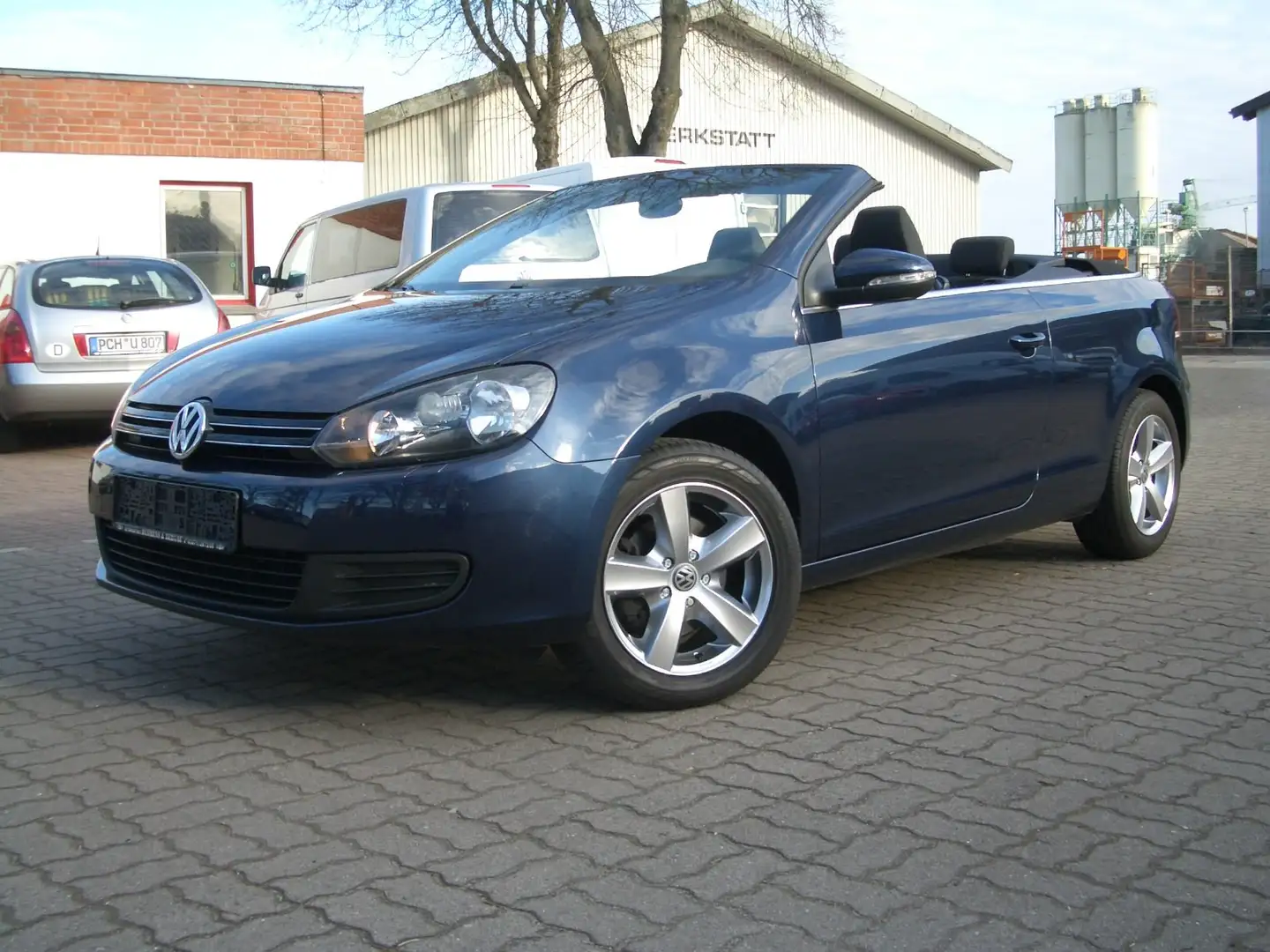 Volkswagen Golf Cabriolet 1,2TSI PDC Sitzheizung Alu Tempomat 2VB TÜV neu Albastru - 1
