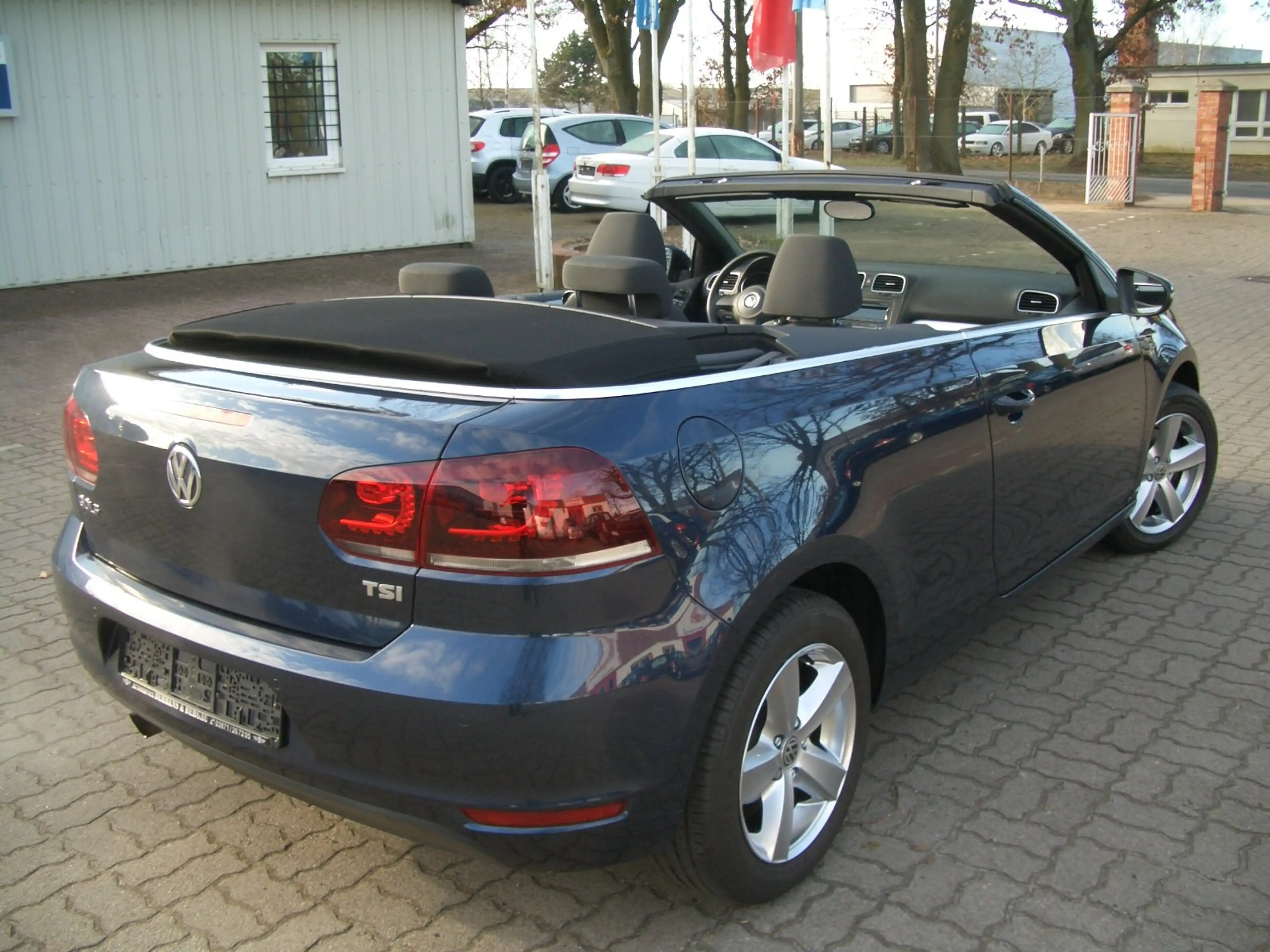 Volkswagen Golf Cabriolet 1,2TSI PDC Sitzheizung Alu Tempomat 2VB TÜV neu — photo 3