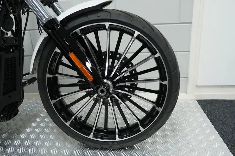 Harley-Davidson Breakout - foto 2