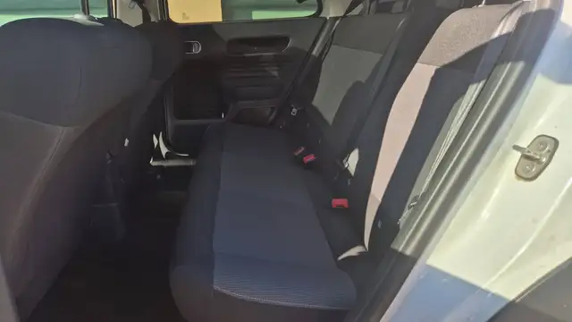 Citroen C4 Cactus view 9