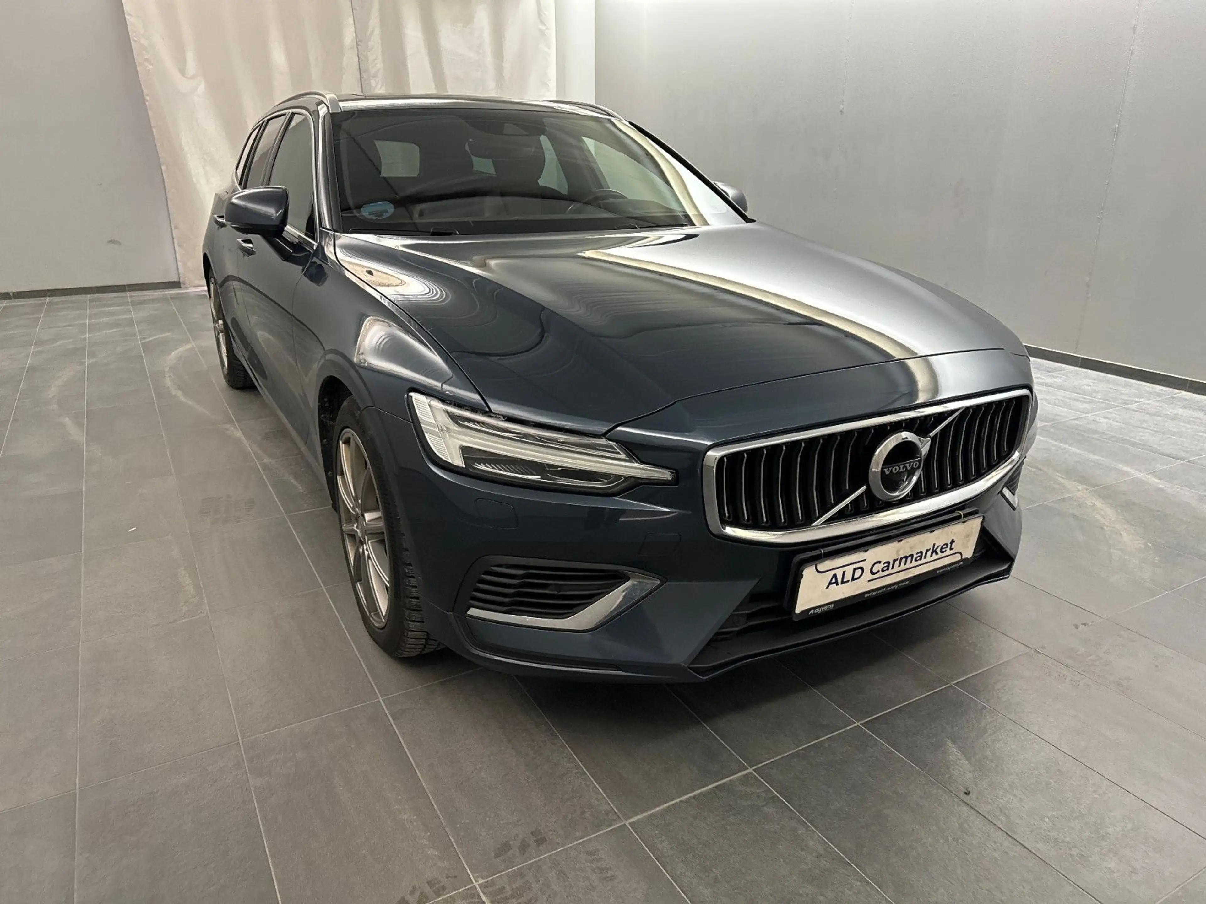 Volvo V60 Inscription PlHybrid AW Sdach*Leder*360*H&K — photo 2