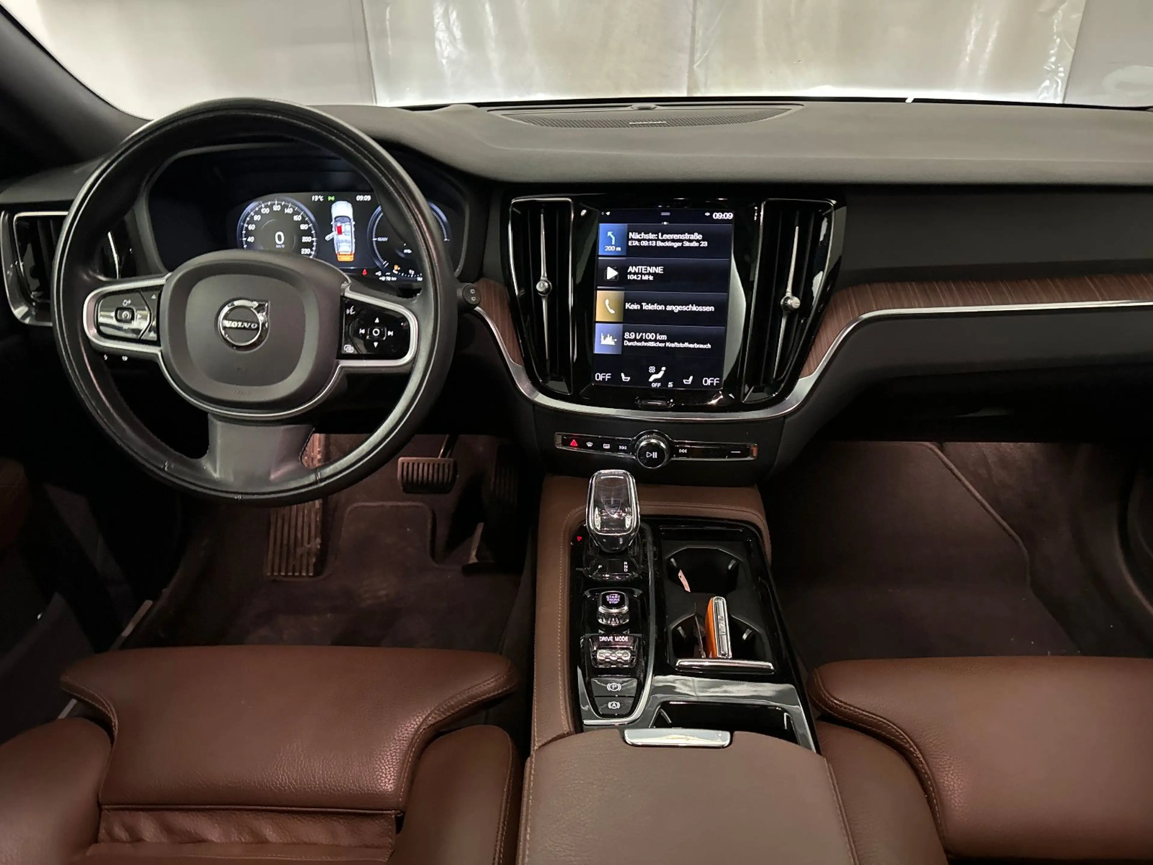 Volvo V60 Inscription PlHybrid AW Sdach*Leder*360*H&K — photo 6