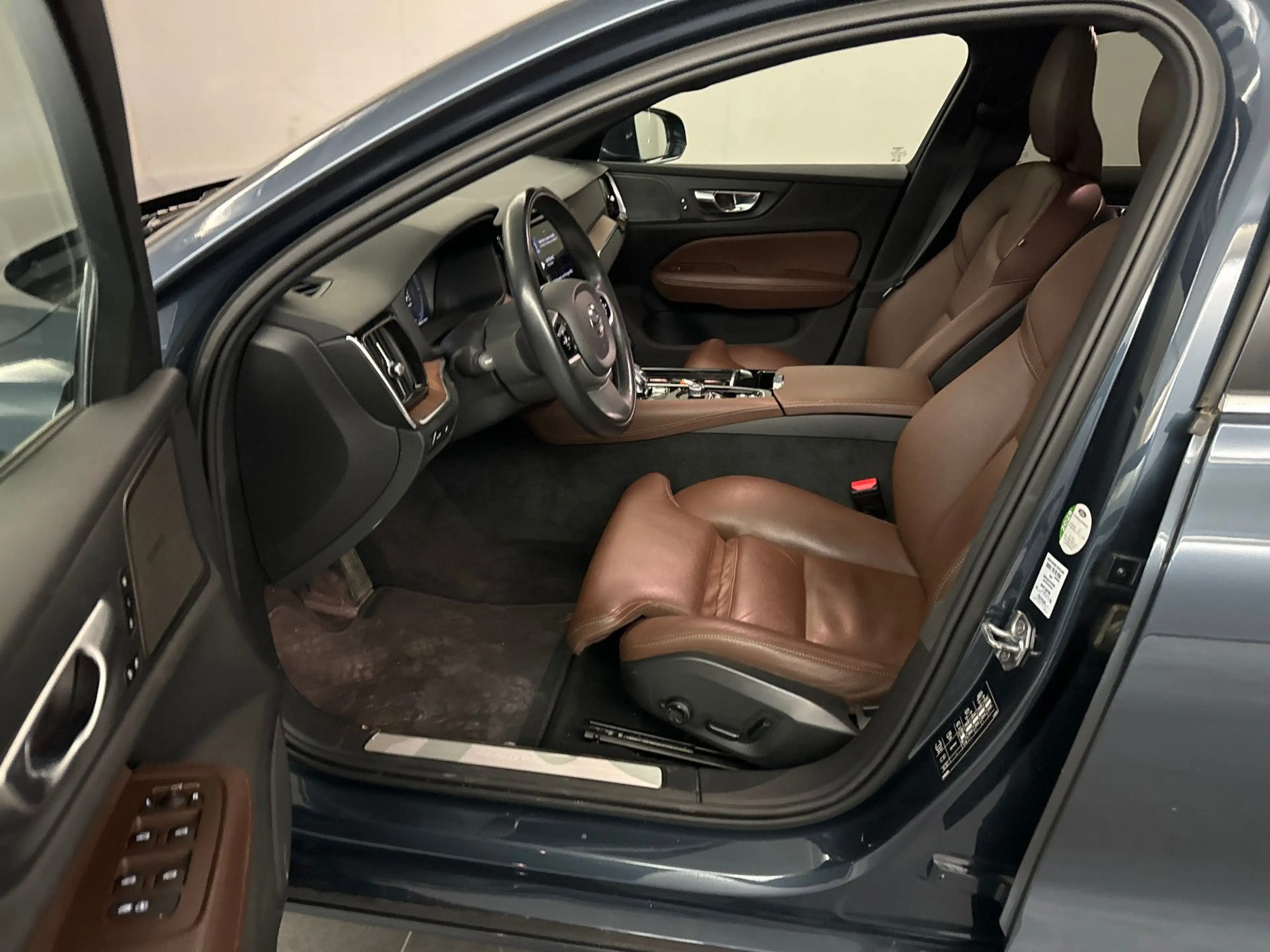 Volvo V60 Inscription PlHybrid AW Sdach*Leder*360*H&K — photo 7