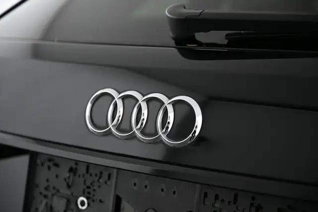 Audi A6 view 13