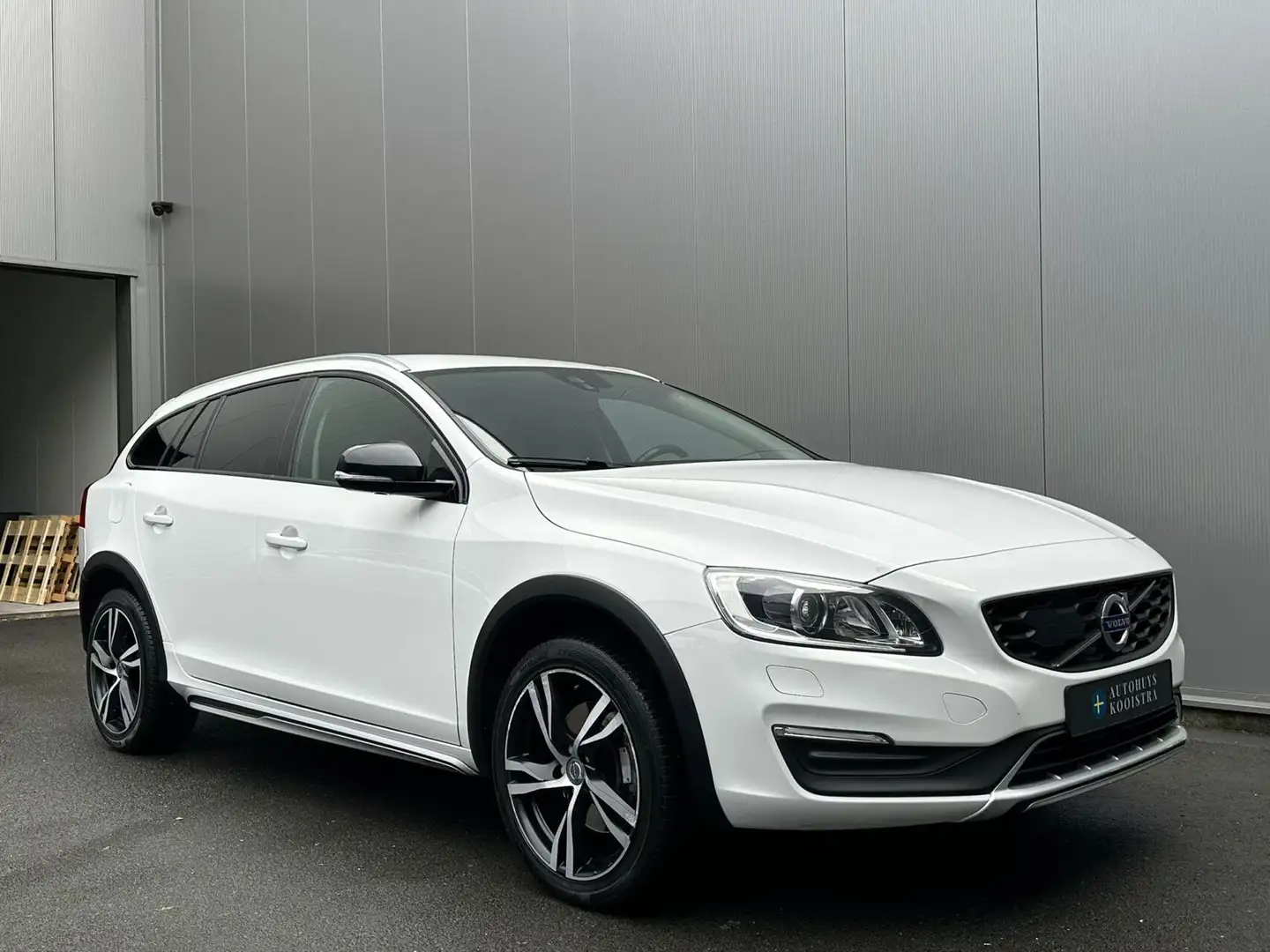 Volvo V60 Cross Country 2.0 D3 Momentum Trekhaak|Stoelverwarming|Xenon Blanc - 2