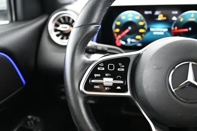 Mercedes-Benz GLB view 26